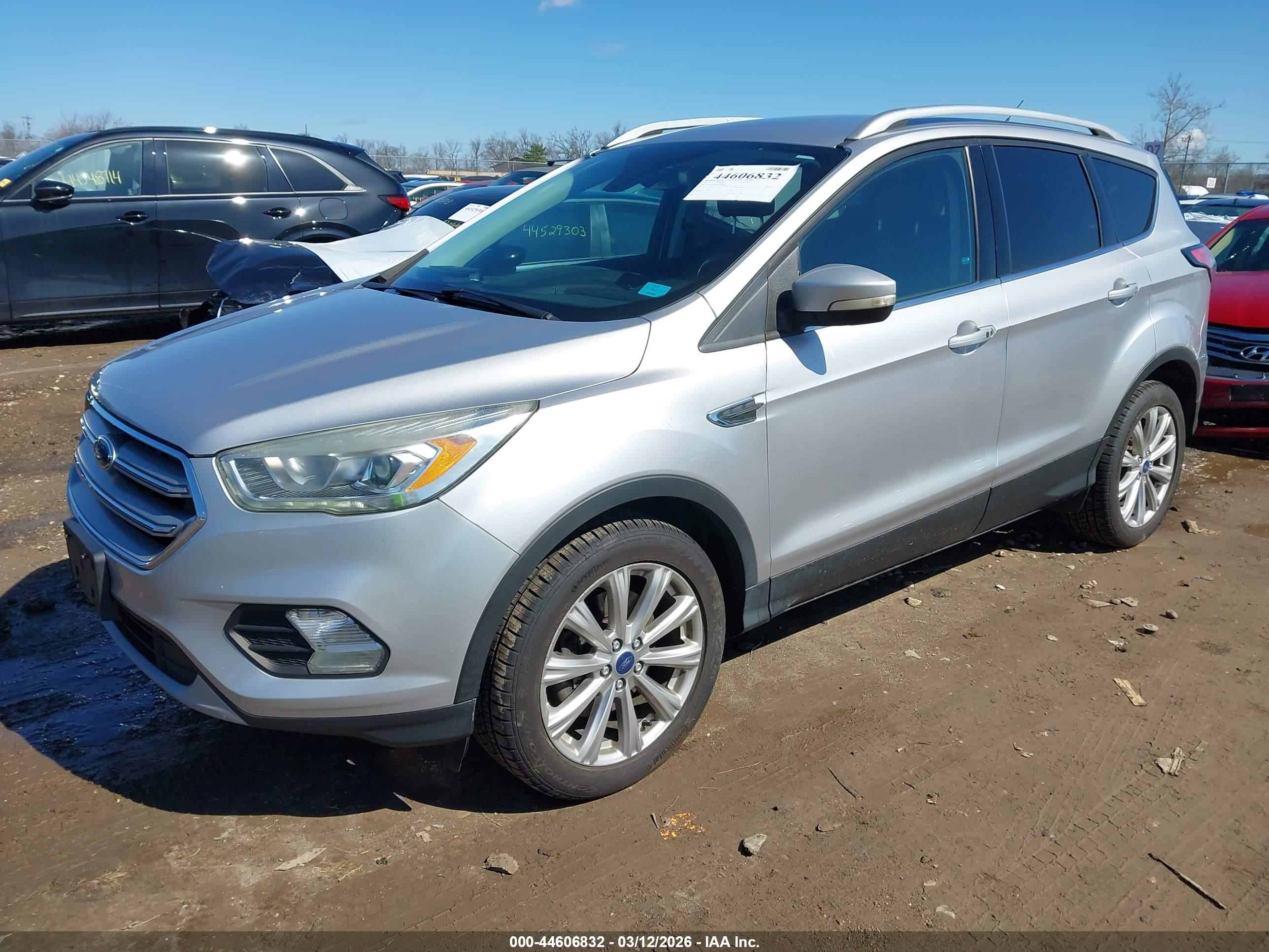 FORD ESCAPE image 2