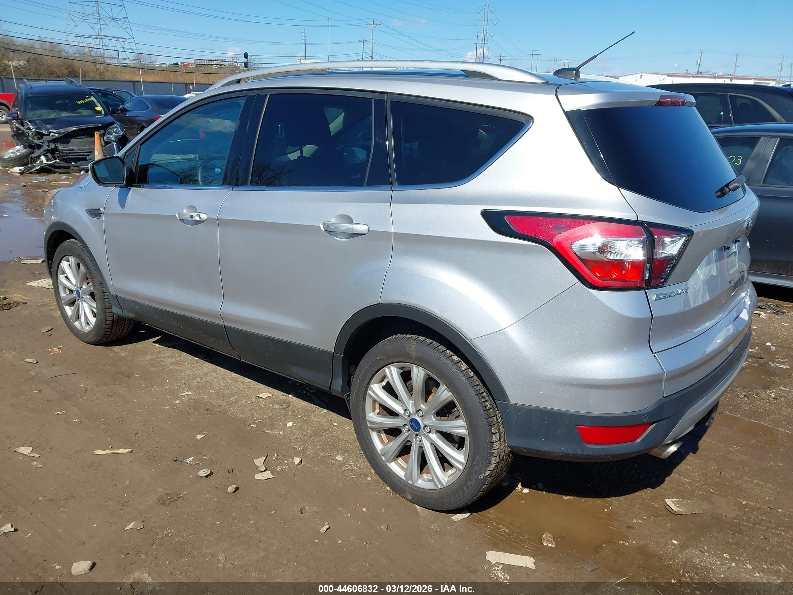FORD ESCAPE image 3