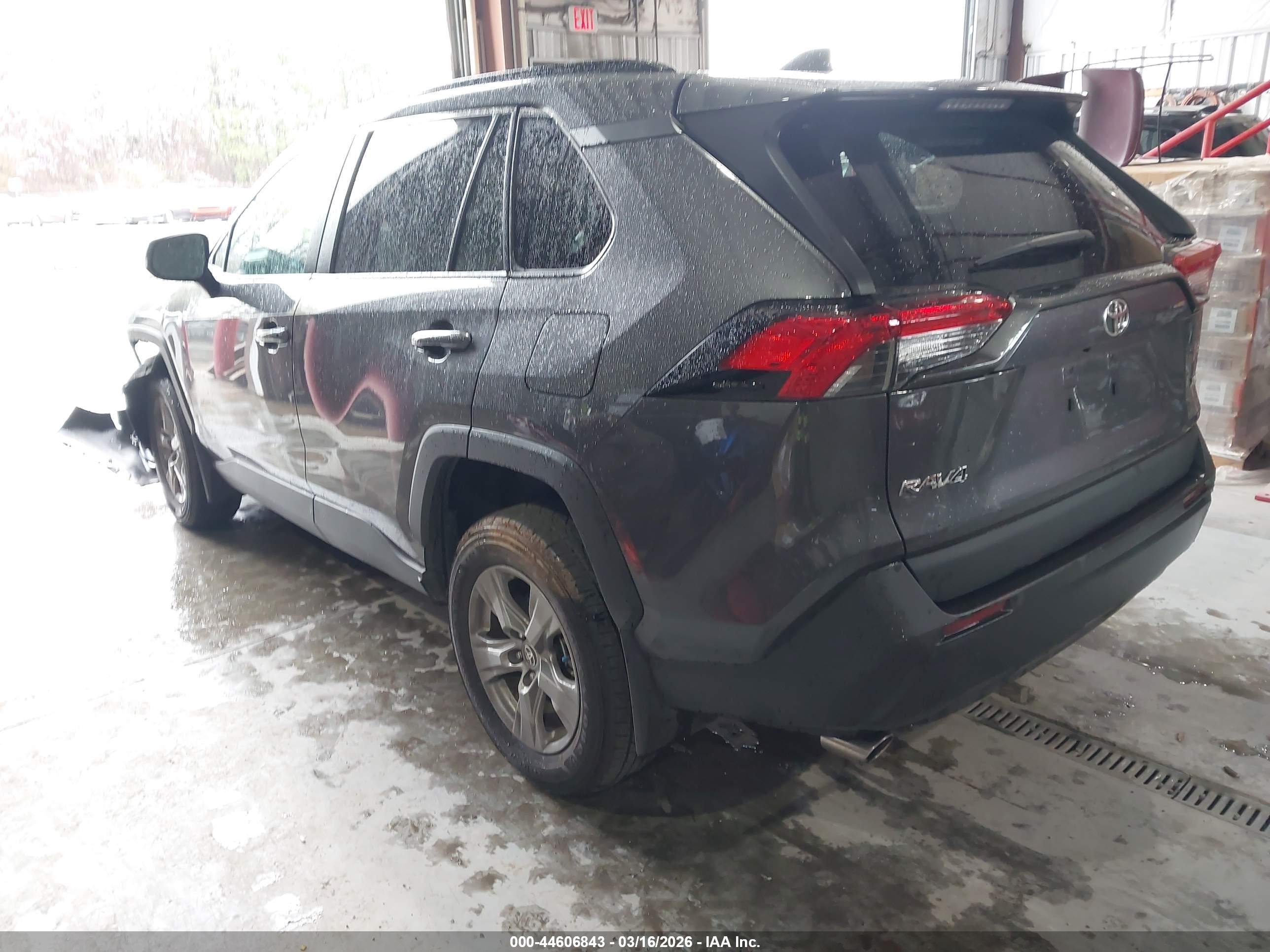 TOYOTA RAV4 image 3
