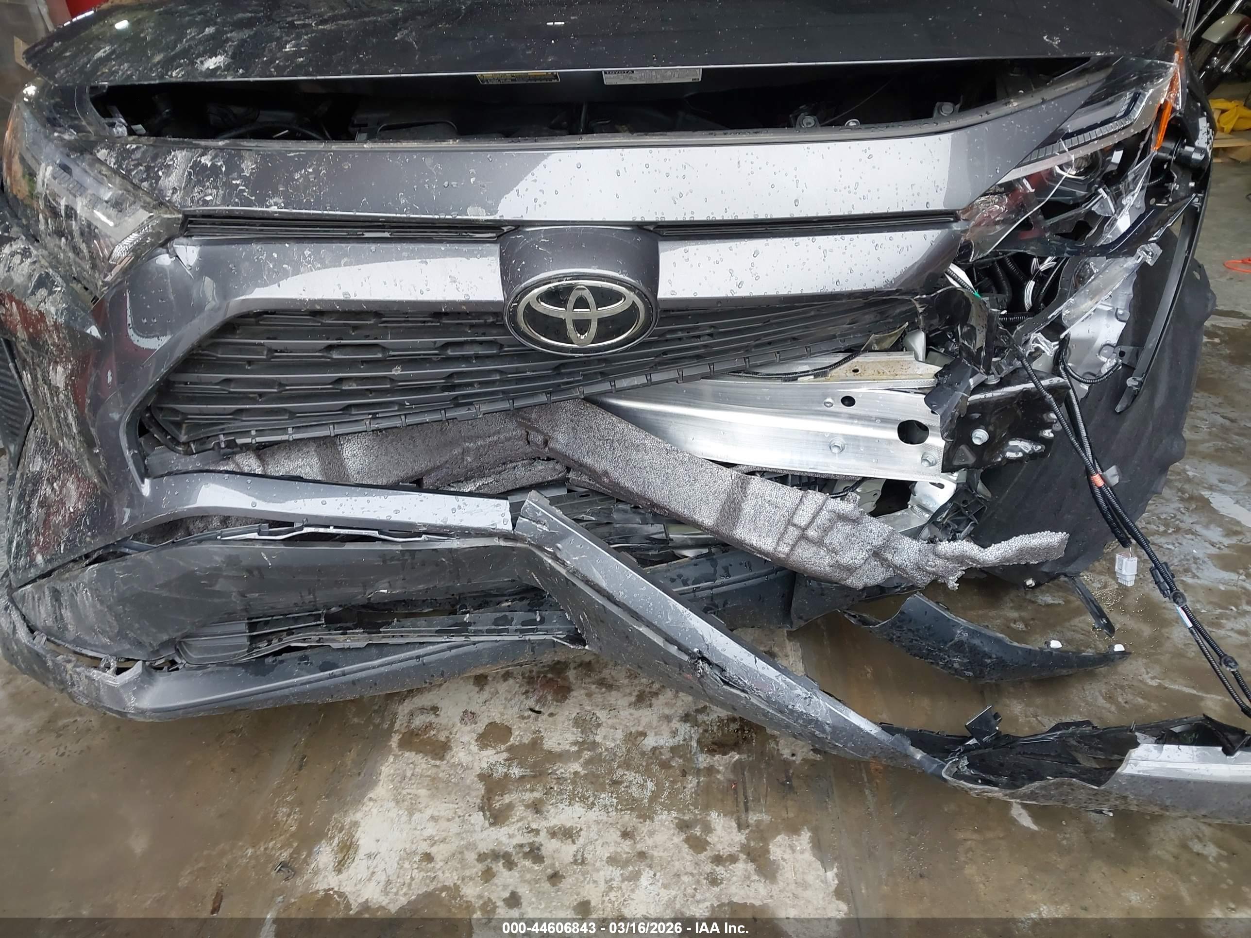 TOYOTA RAV4 image 6