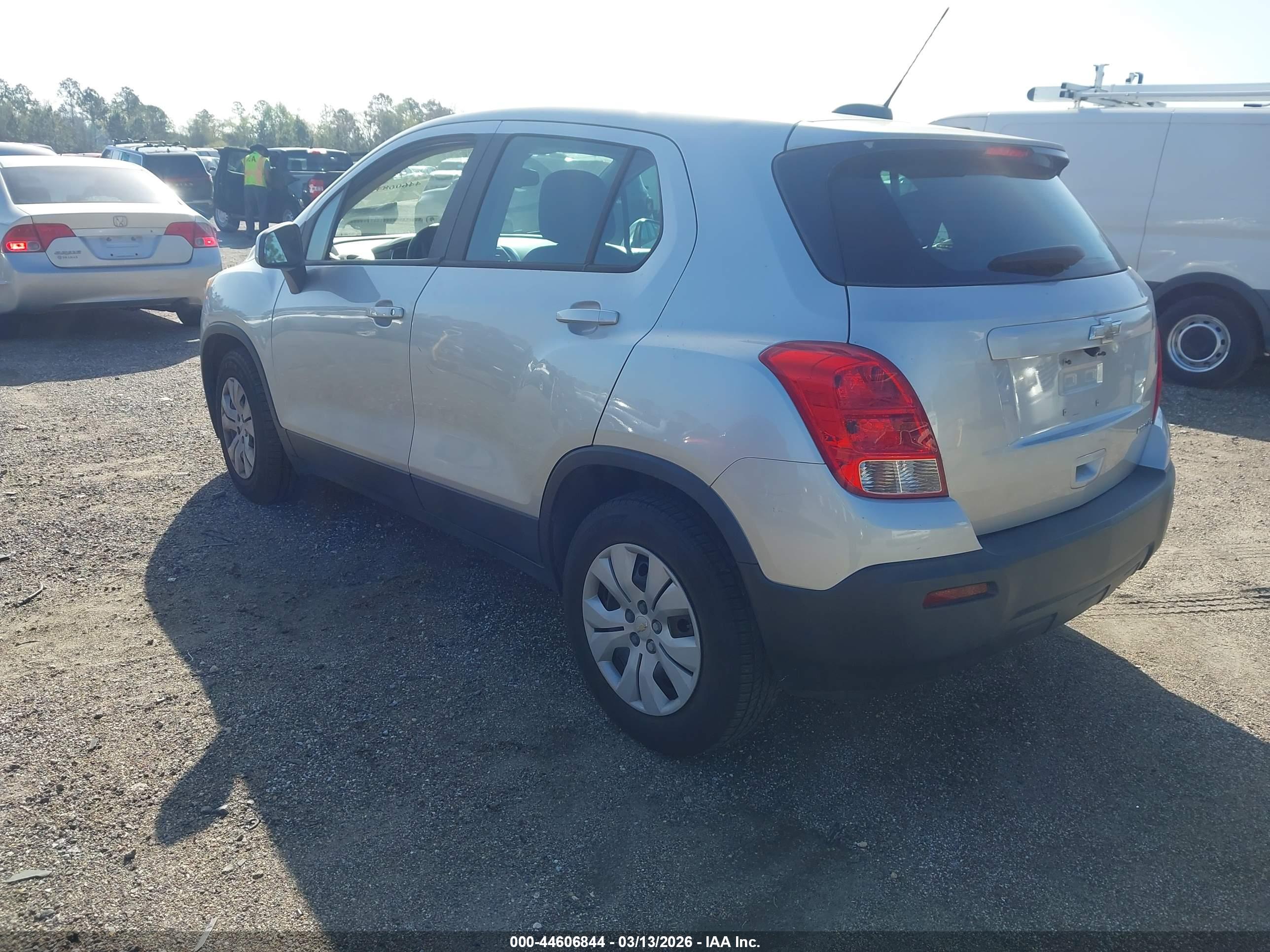 CHEVROLET TRAX image 3