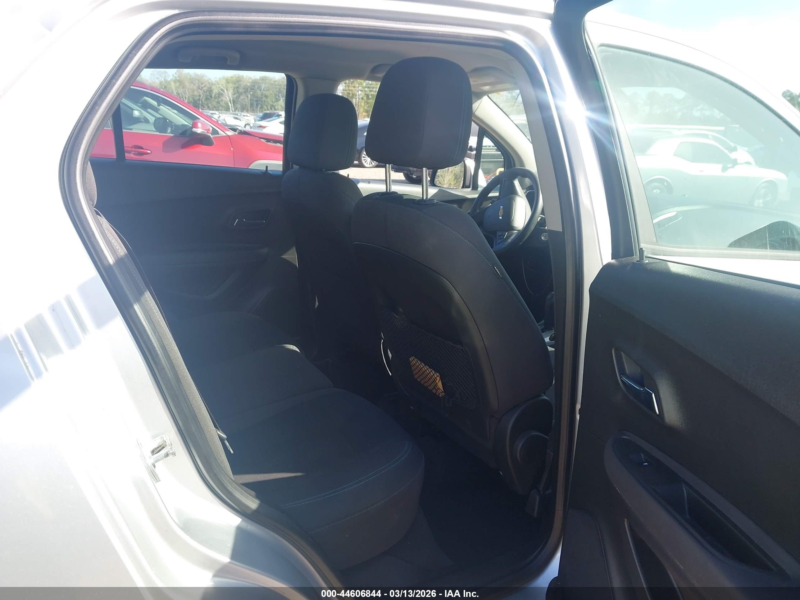 CHEVROLET TRAX image 8