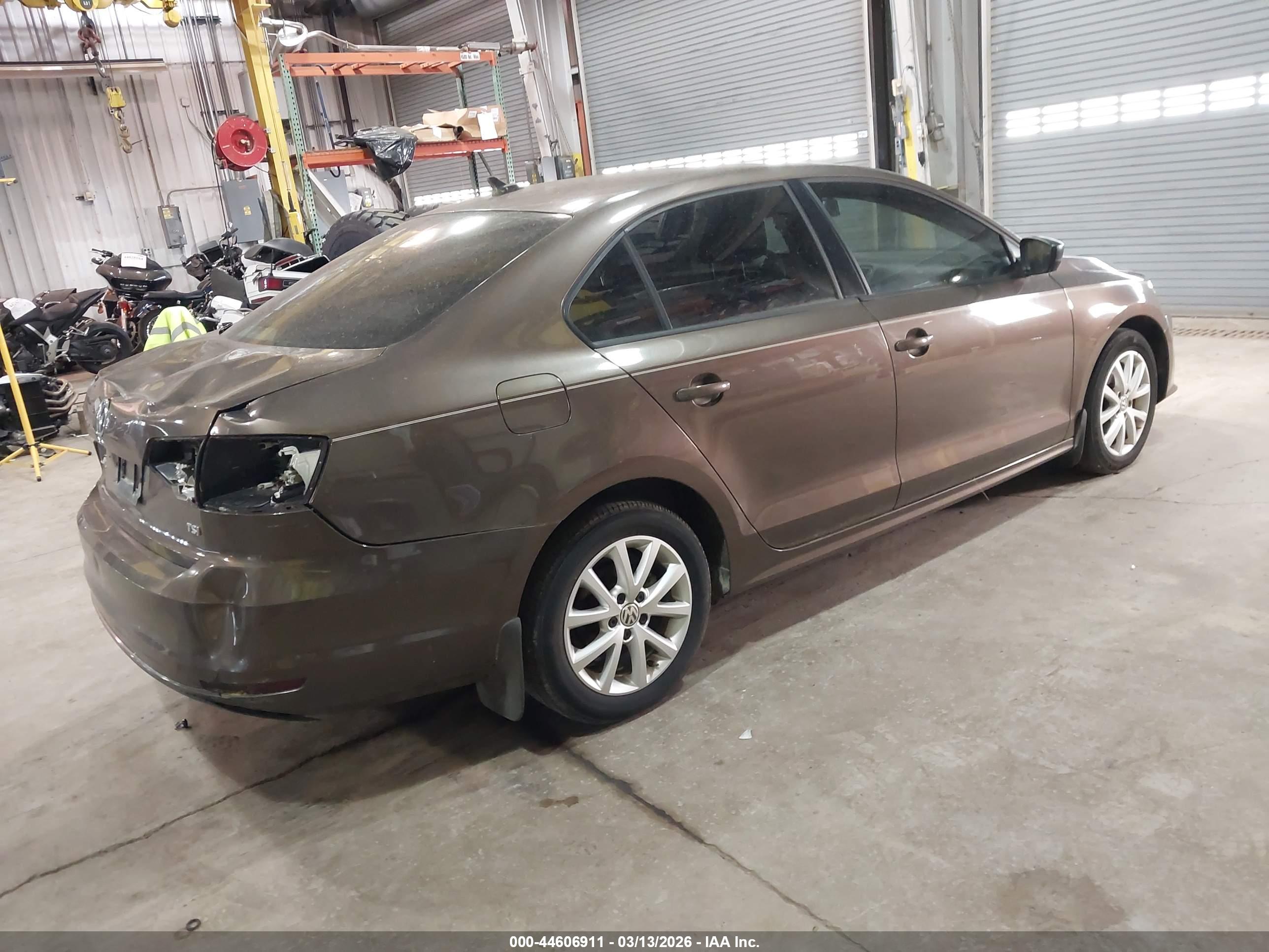 VOLKSWAGEN JETTA image 4