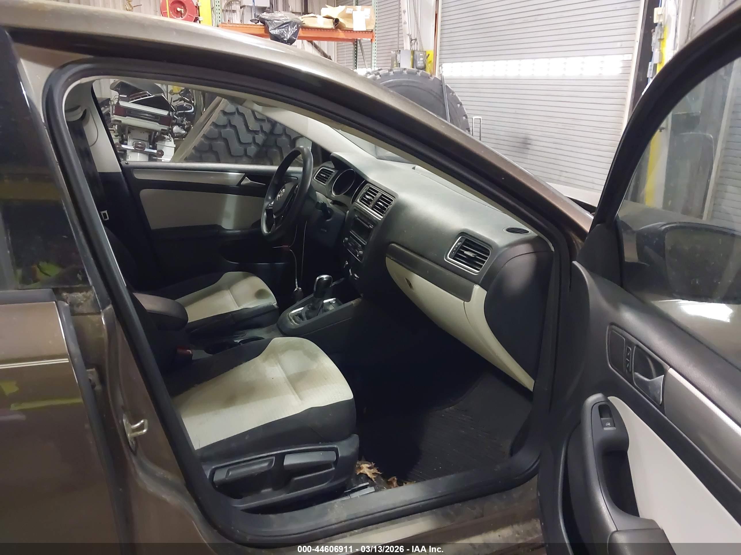 VOLKSWAGEN JETTA image 5
