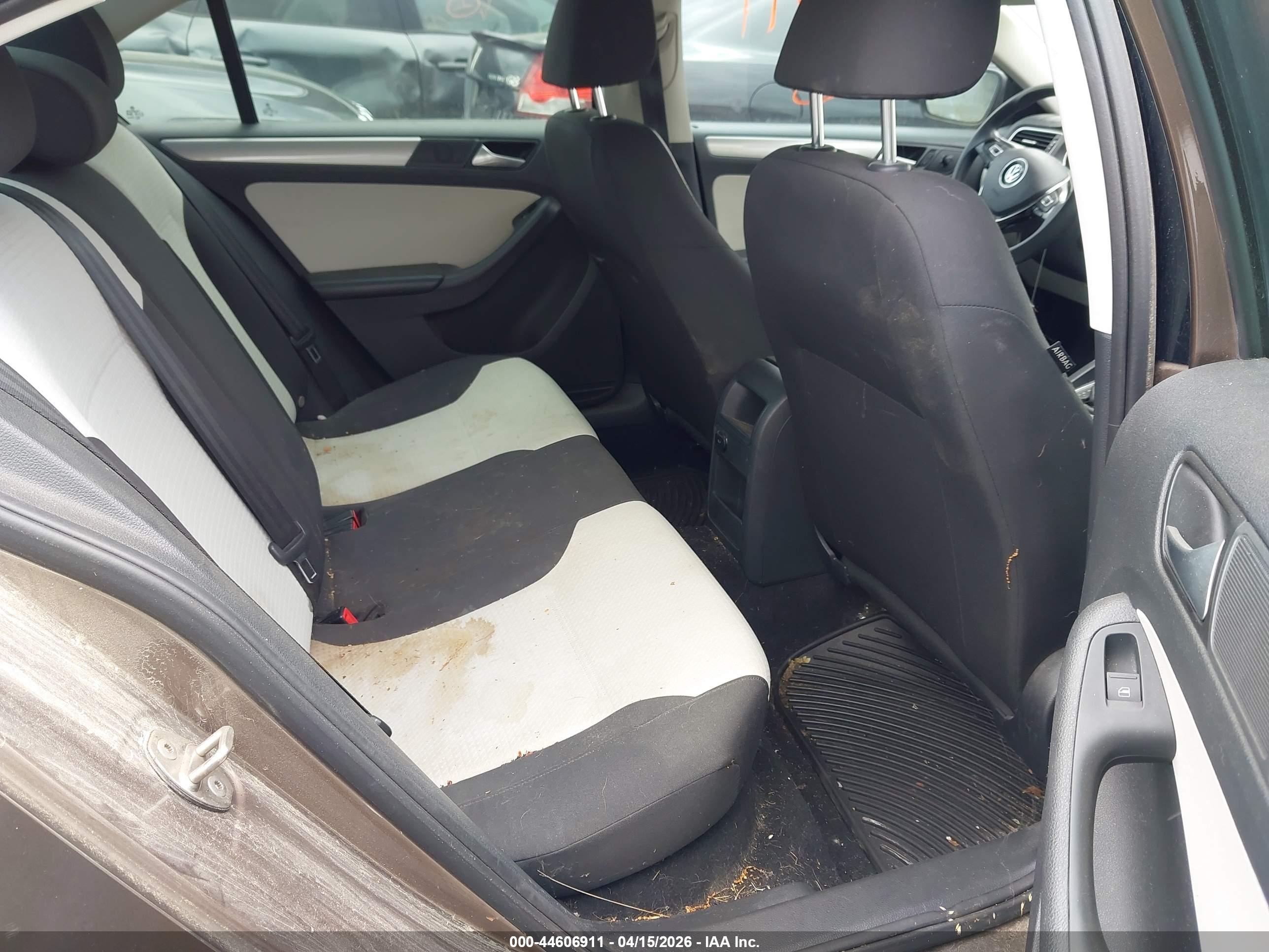 VOLKSWAGEN JETTA image 8