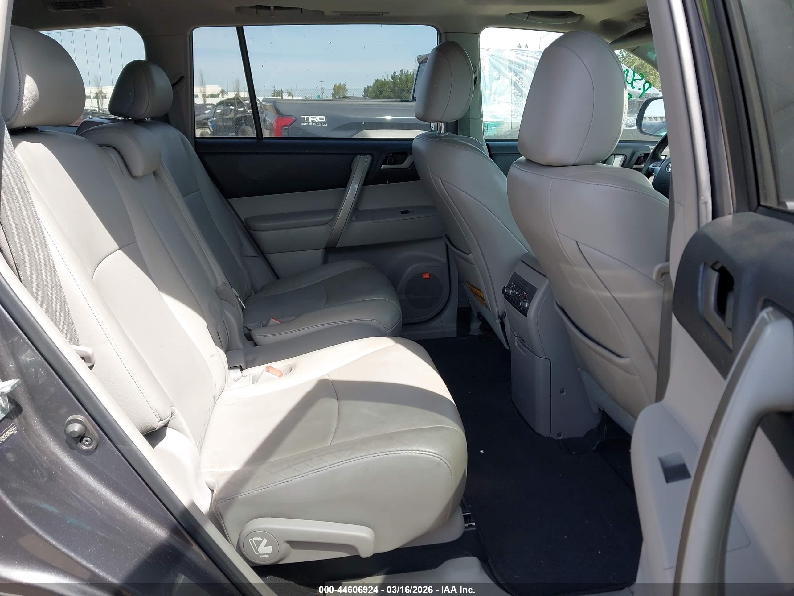 TOYOTA HIGHLANDER image 8