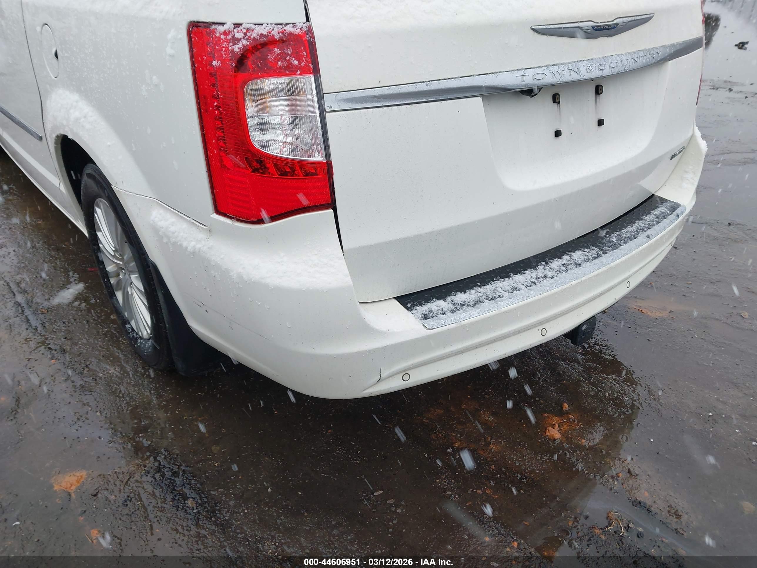 CHRYSLER TOWN image 6