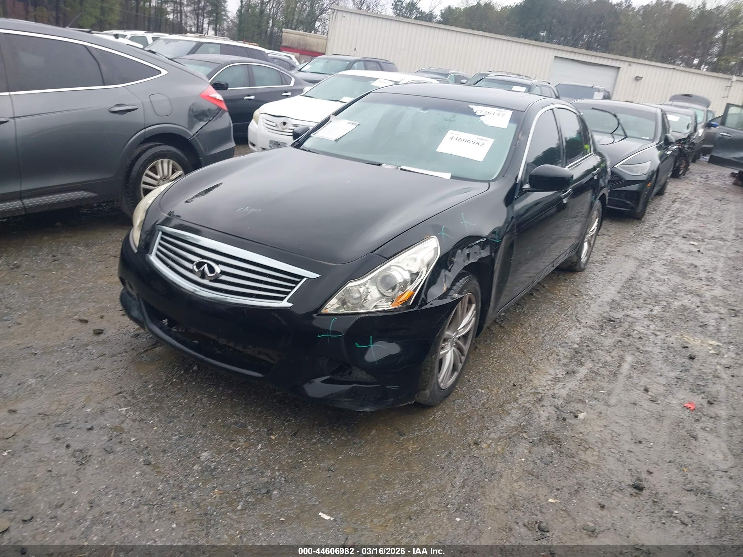INFINITI G37 image 2