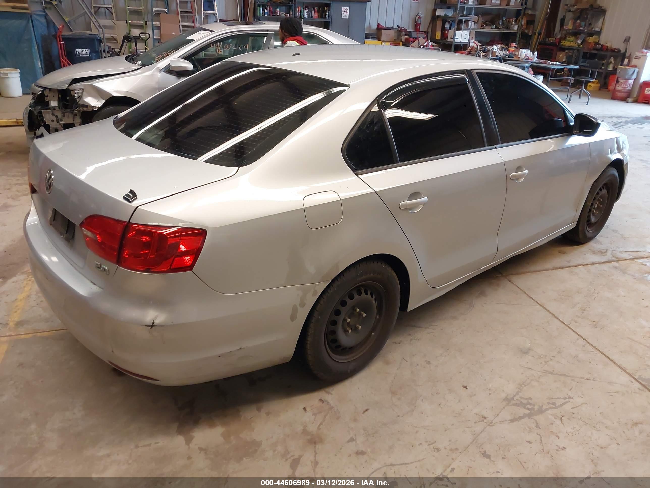 VOLKSWAGEN JETTA image 4