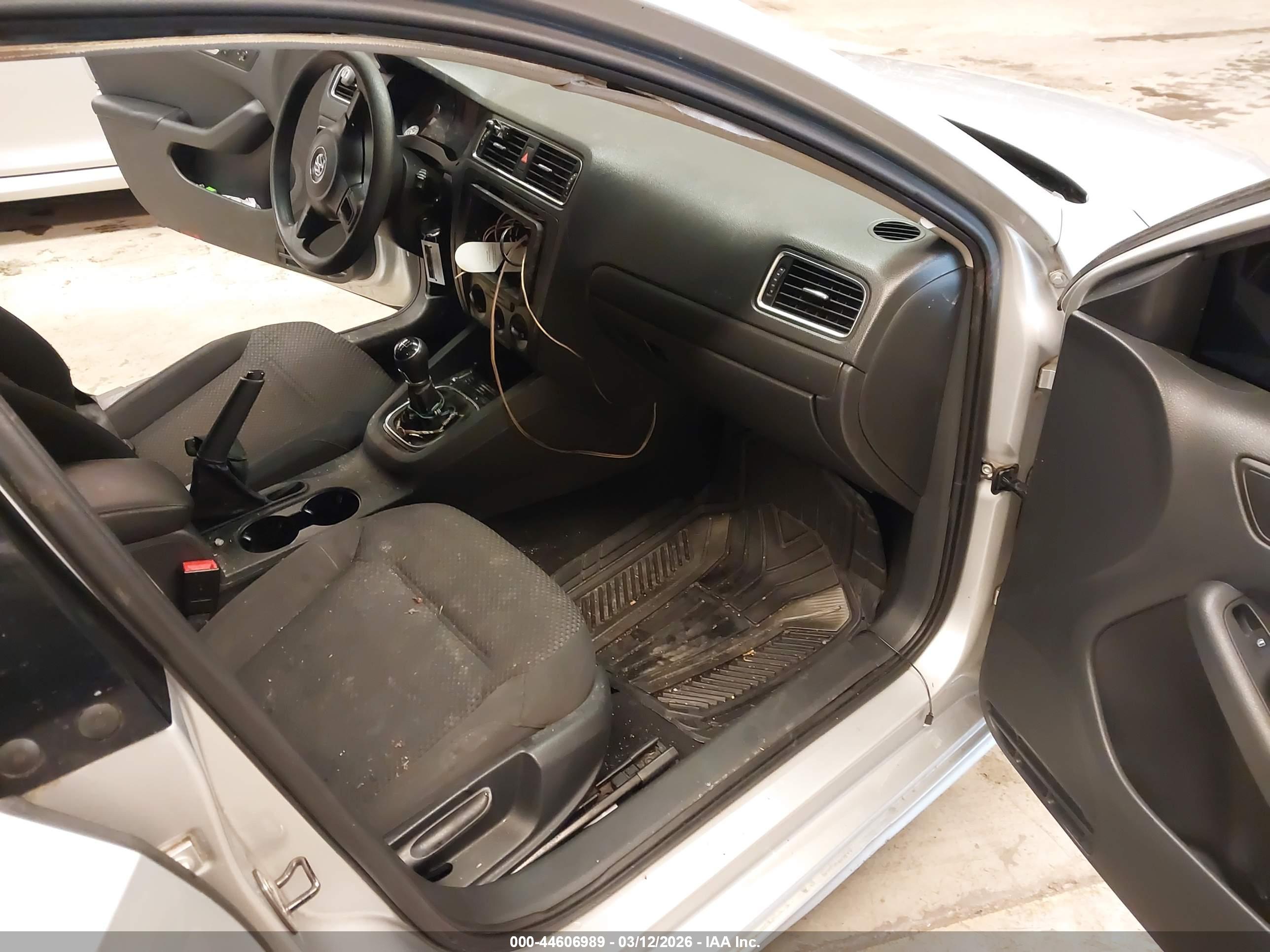 VOLKSWAGEN JETTA image 5