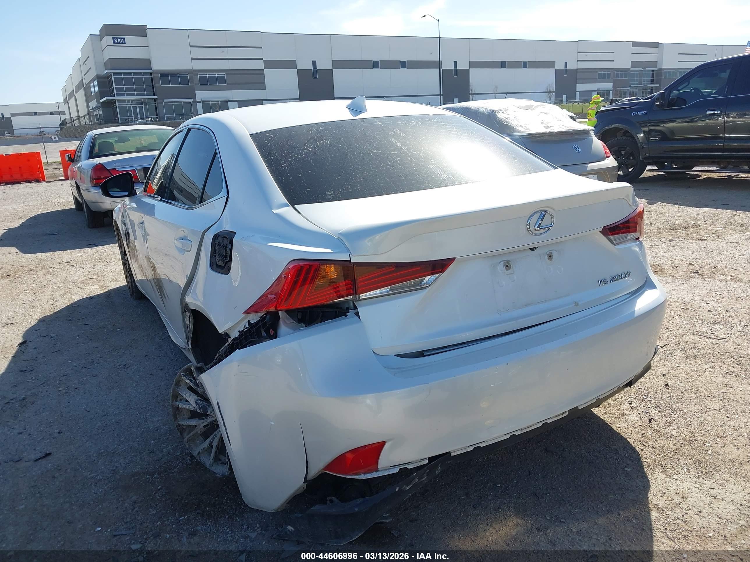 LEXUS IS image 3