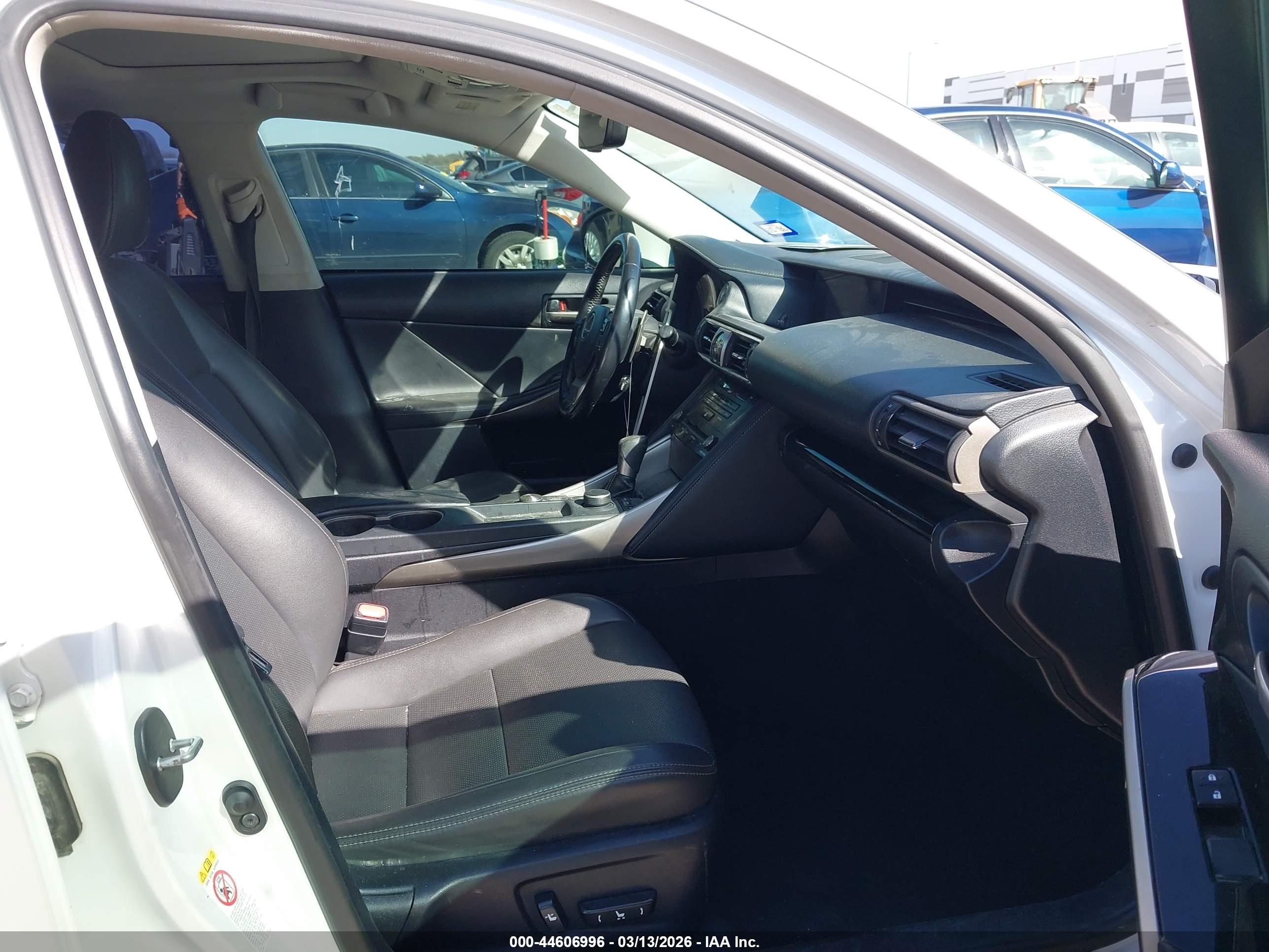 LEXUS IS image 5