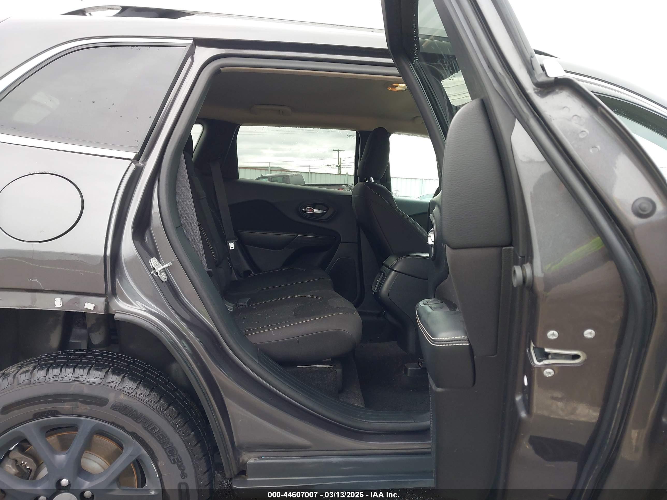 JEEP CHEROKEE image 8
