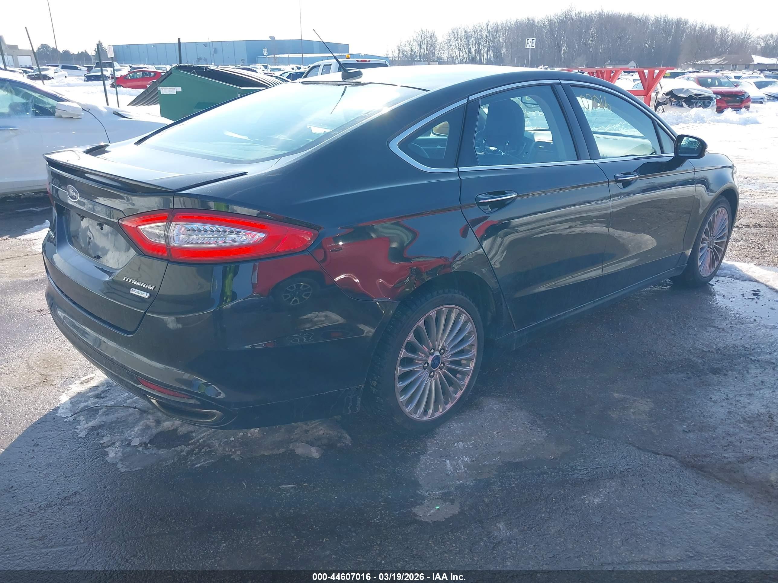 FORD FUSION image 4