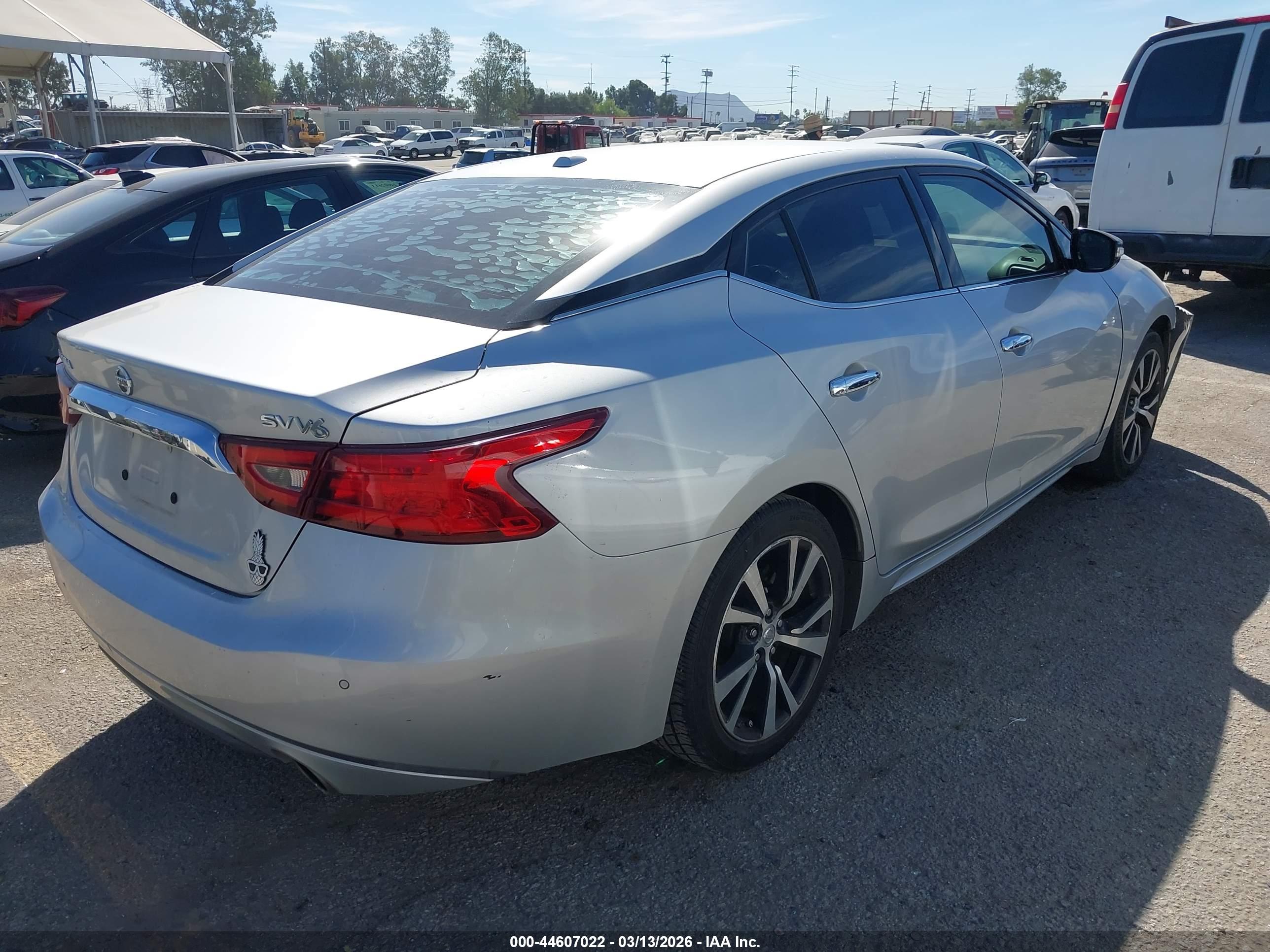NISSAN MAXIMA image 4