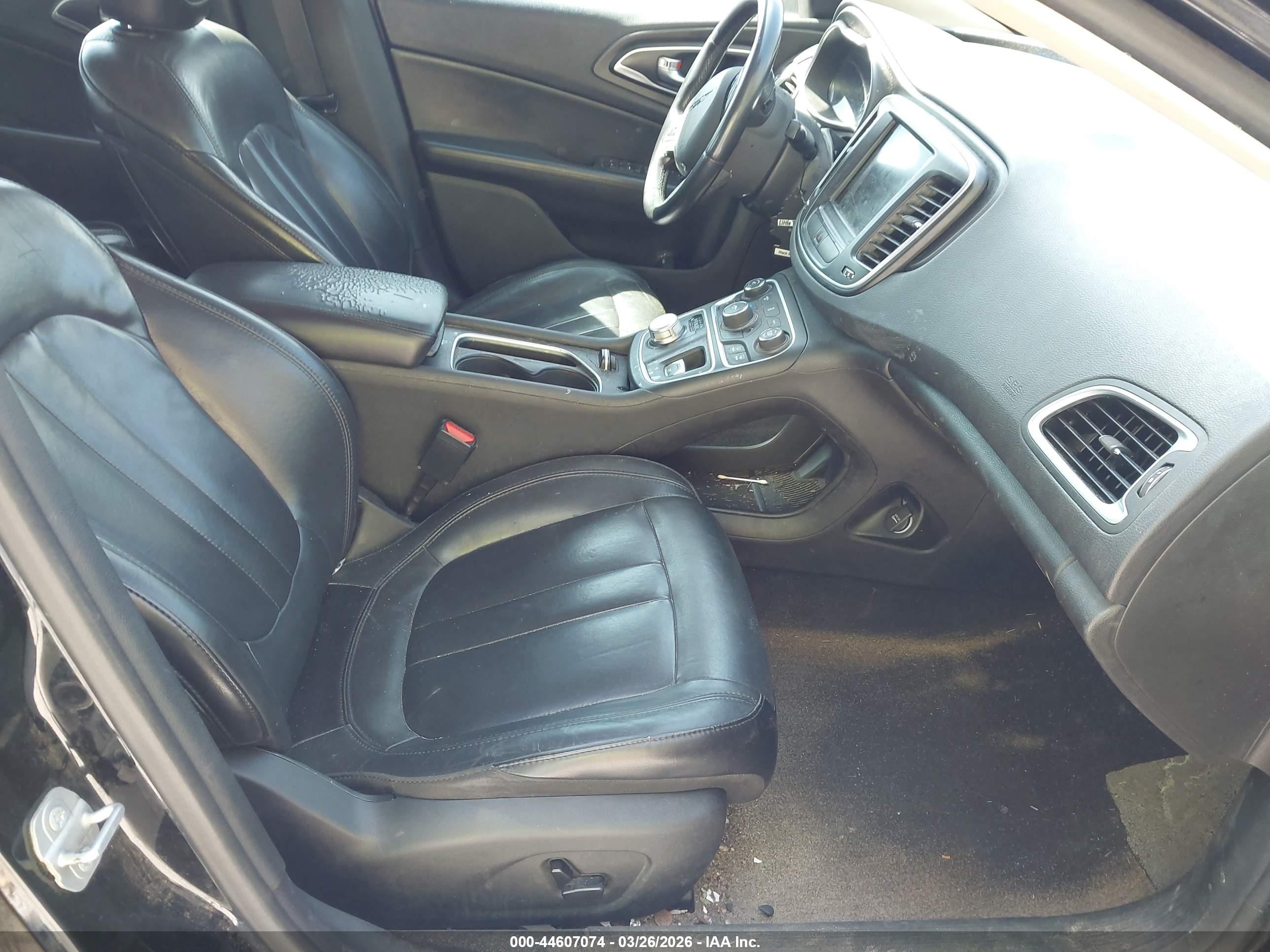 CHRYSLER 200 image 5