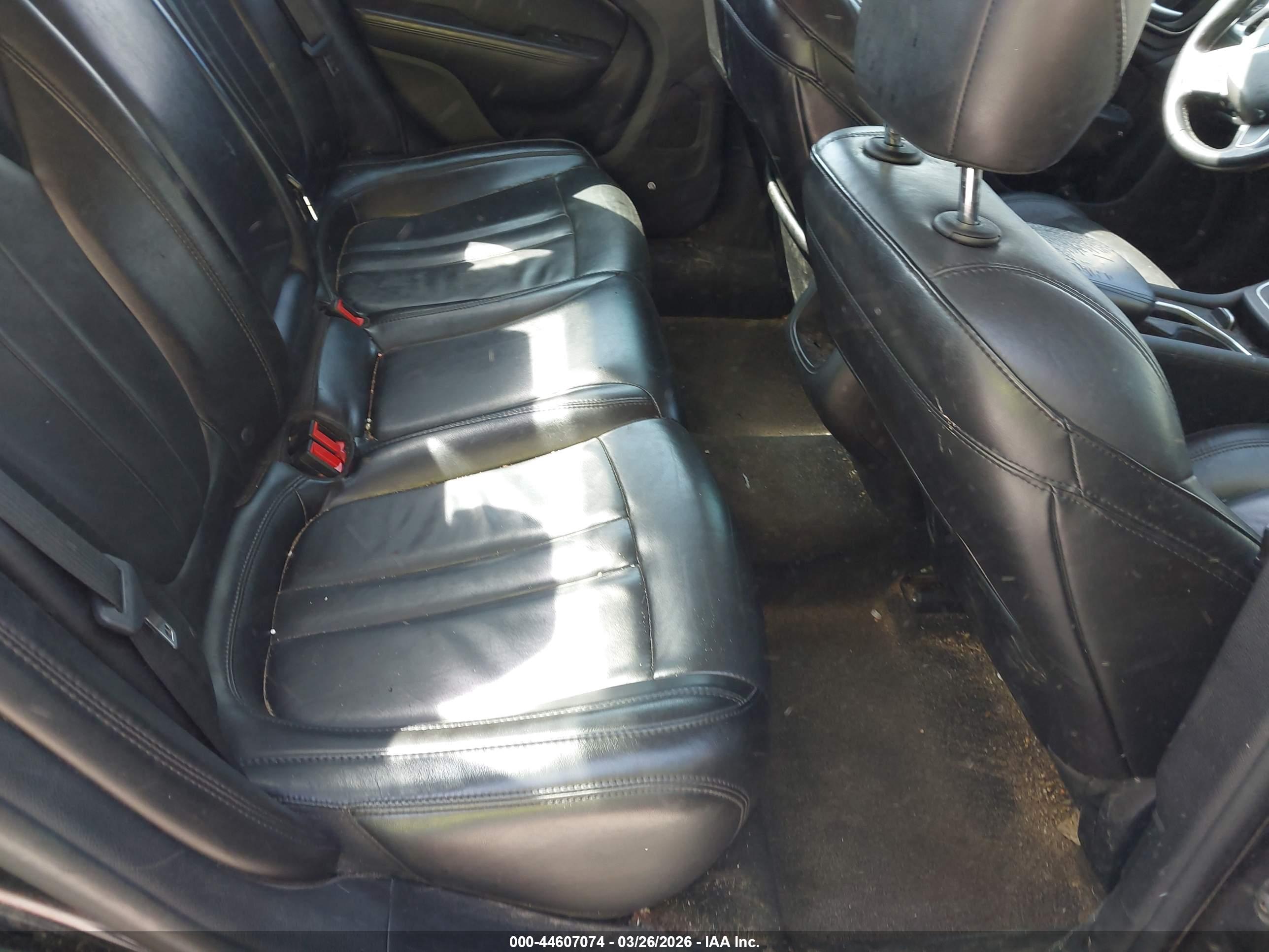 CHRYSLER 200 image 8