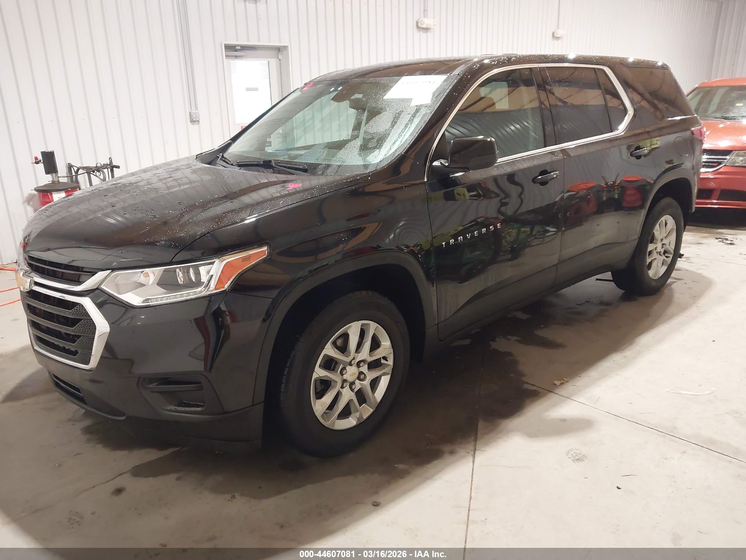 CHEVROLET TRAVERSE image 2