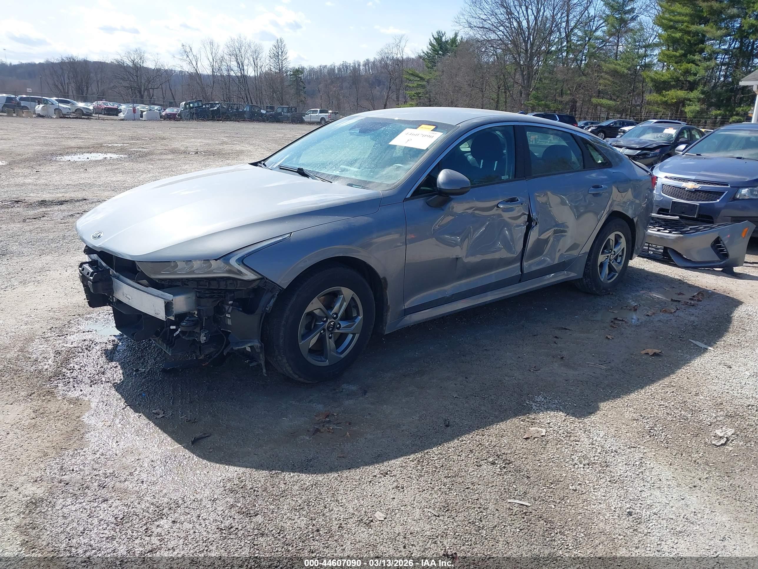 KIA K5 image 2