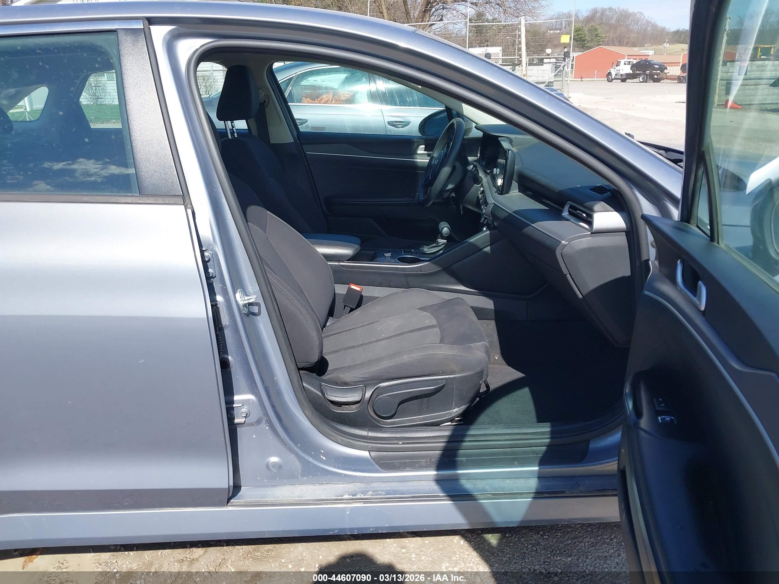 KIA K5 image 5