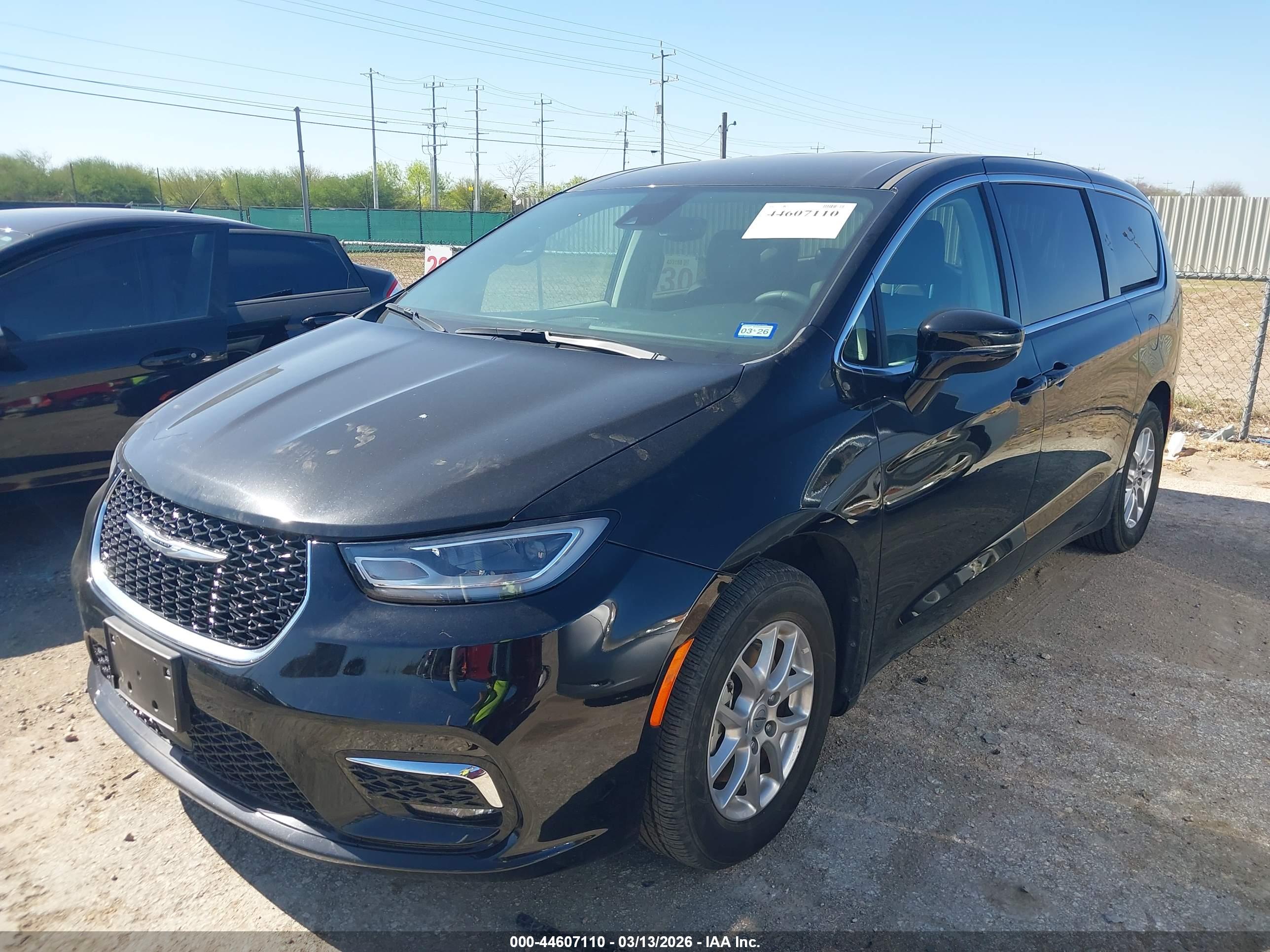 CHRYSLER PACIFICA image 2