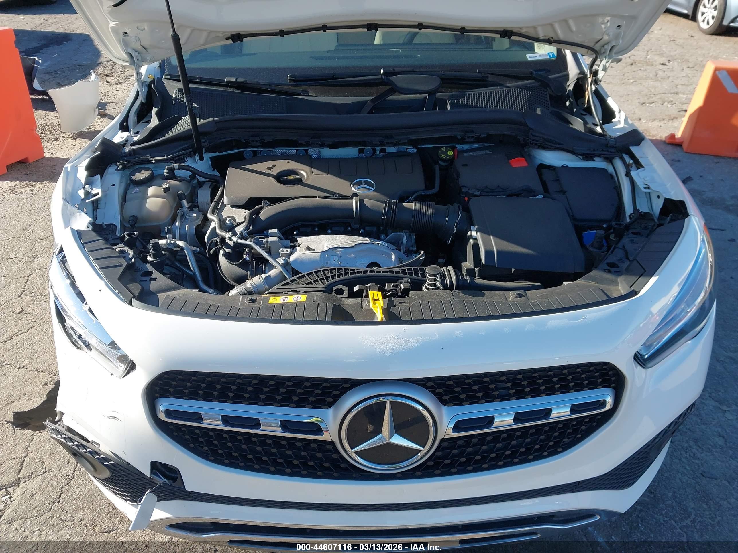 MERCEDES-BENZ GLA image 10