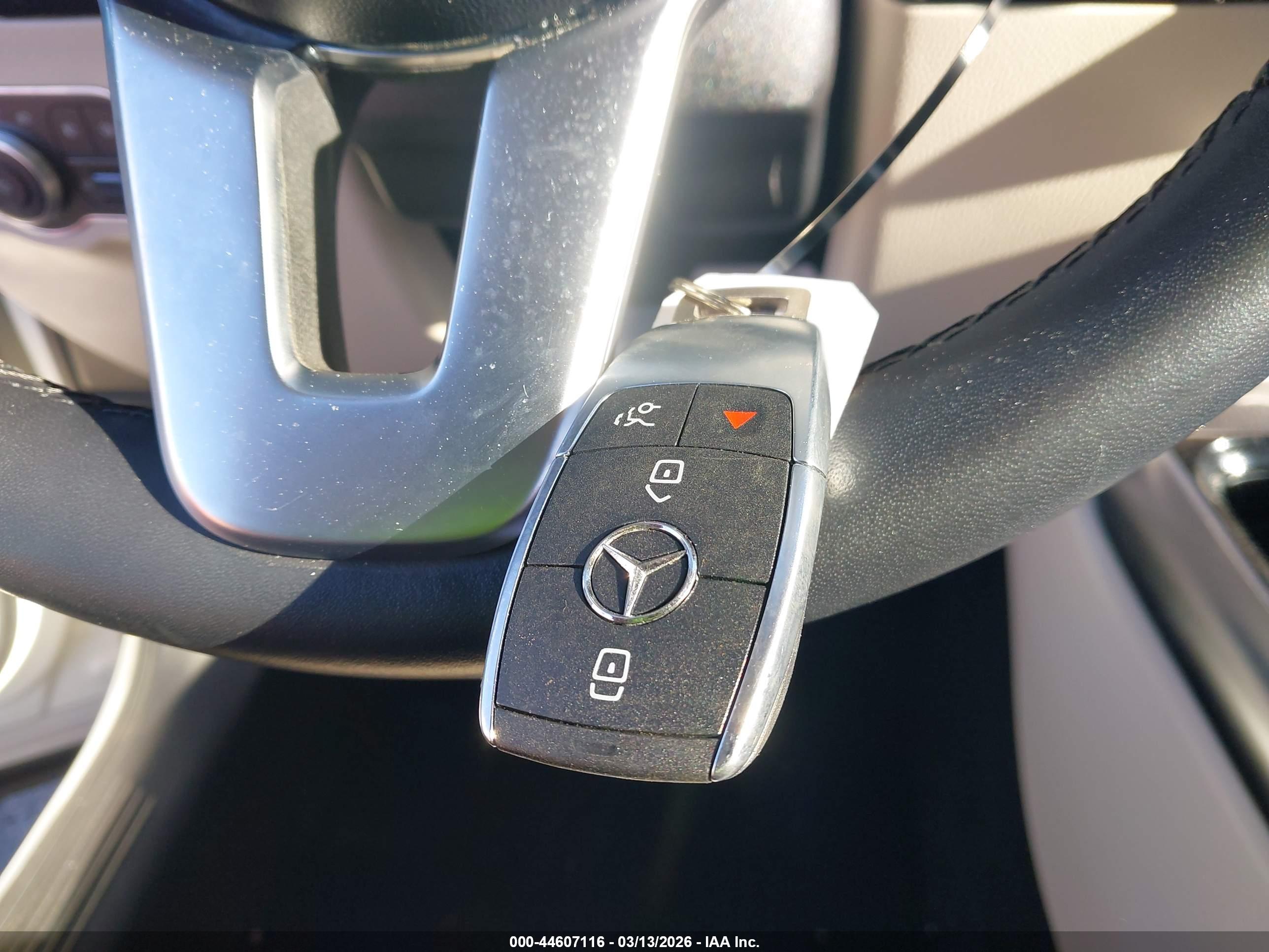 MERCEDES-BENZ GLA image 11