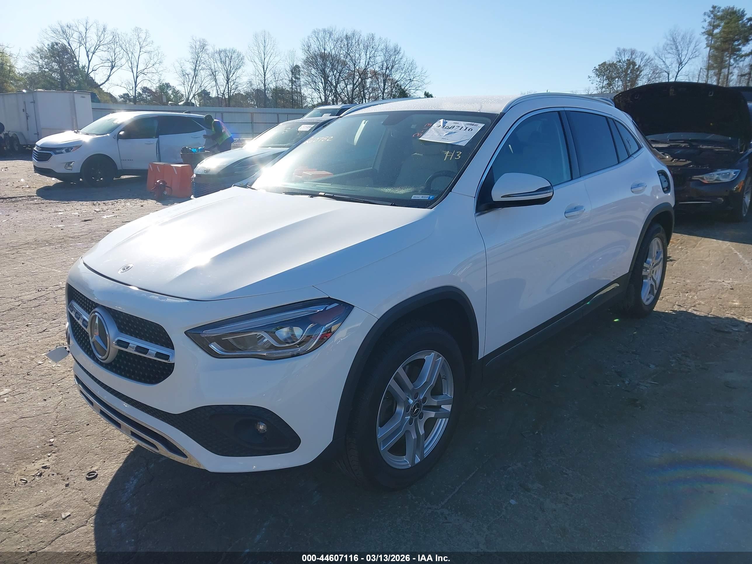 MERCEDES-BENZ GLA image 2