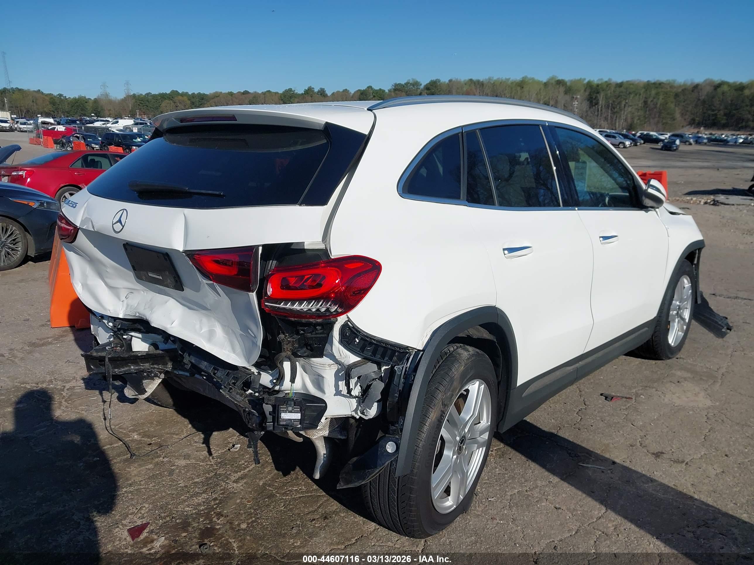 MERCEDES-BENZ GLA image 6