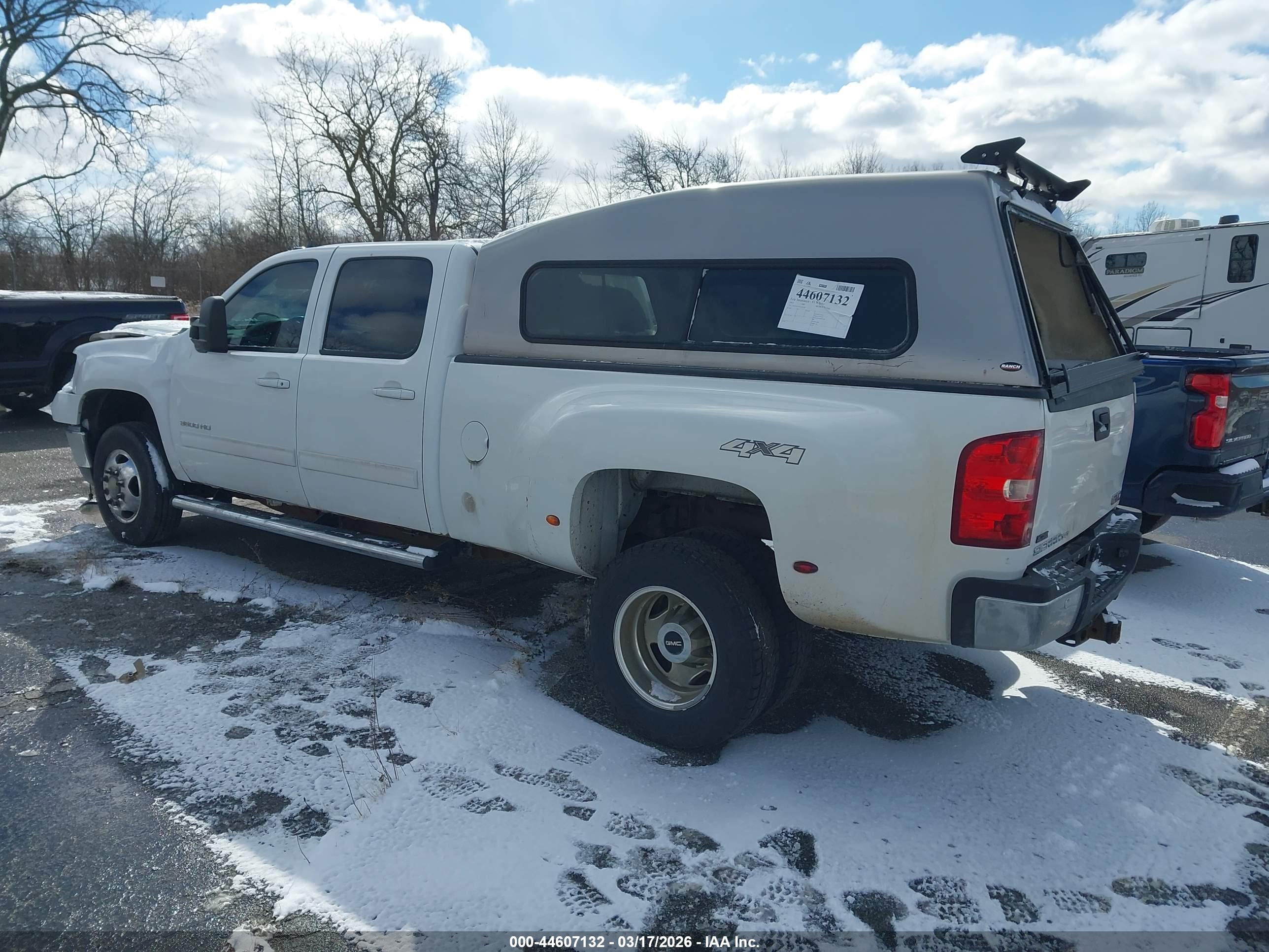 GMC SIERRA image 3