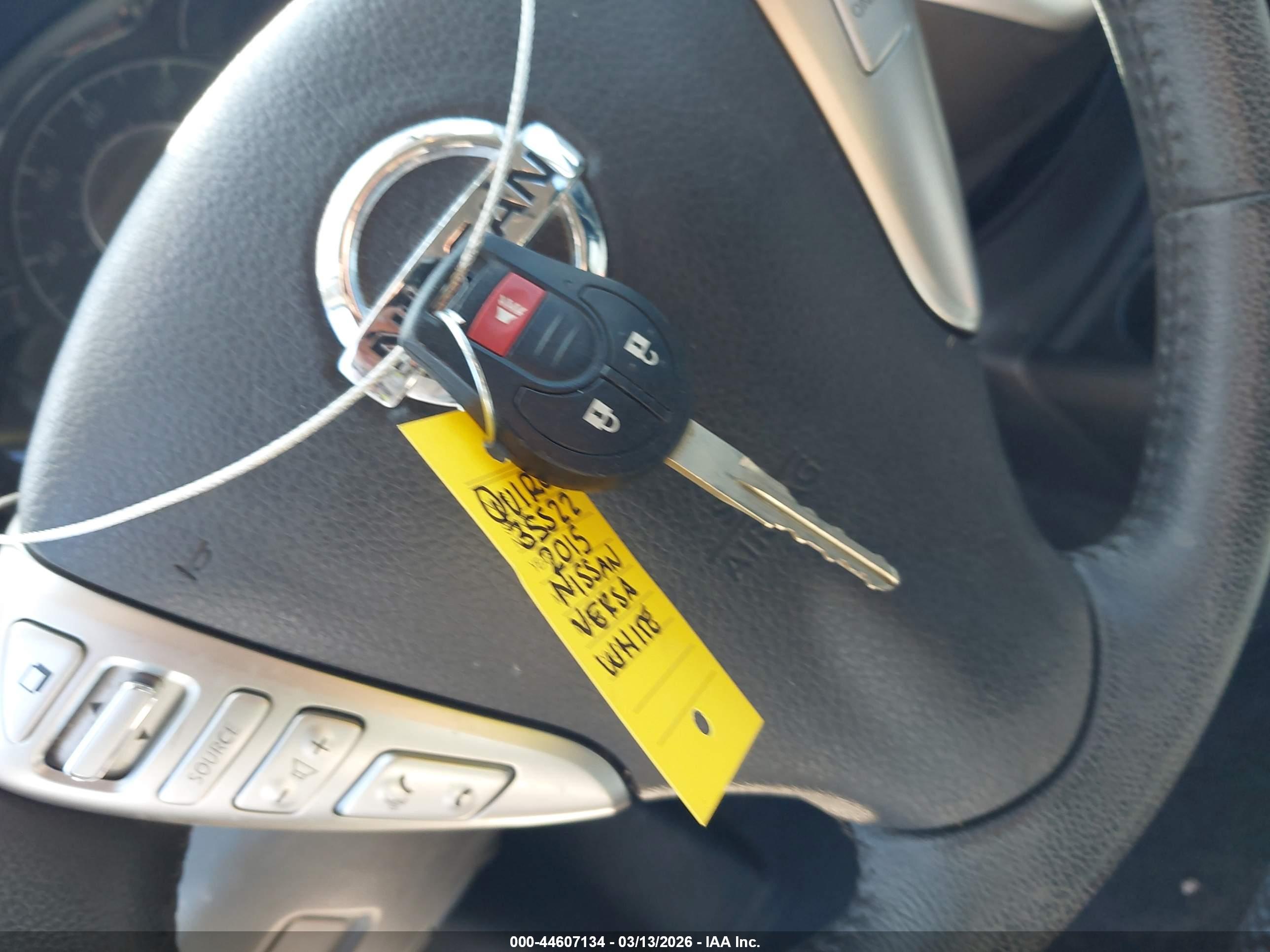 NISSAN VERSA image 11