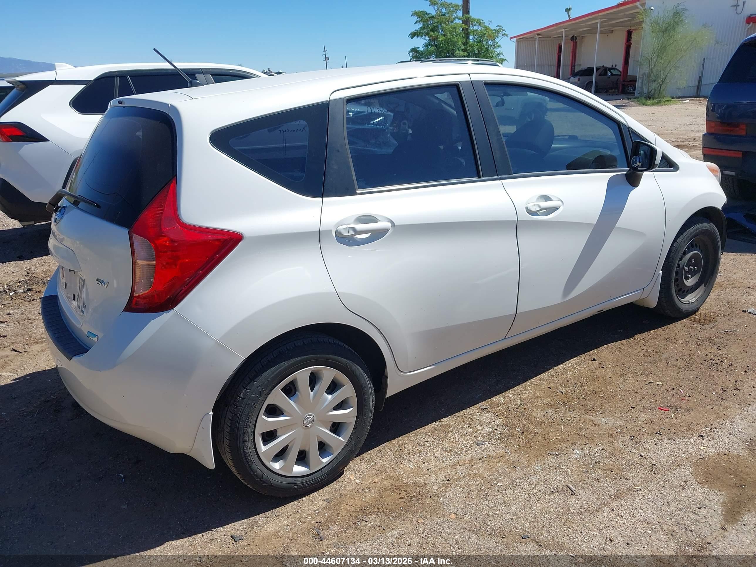NISSAN VERSA image 4