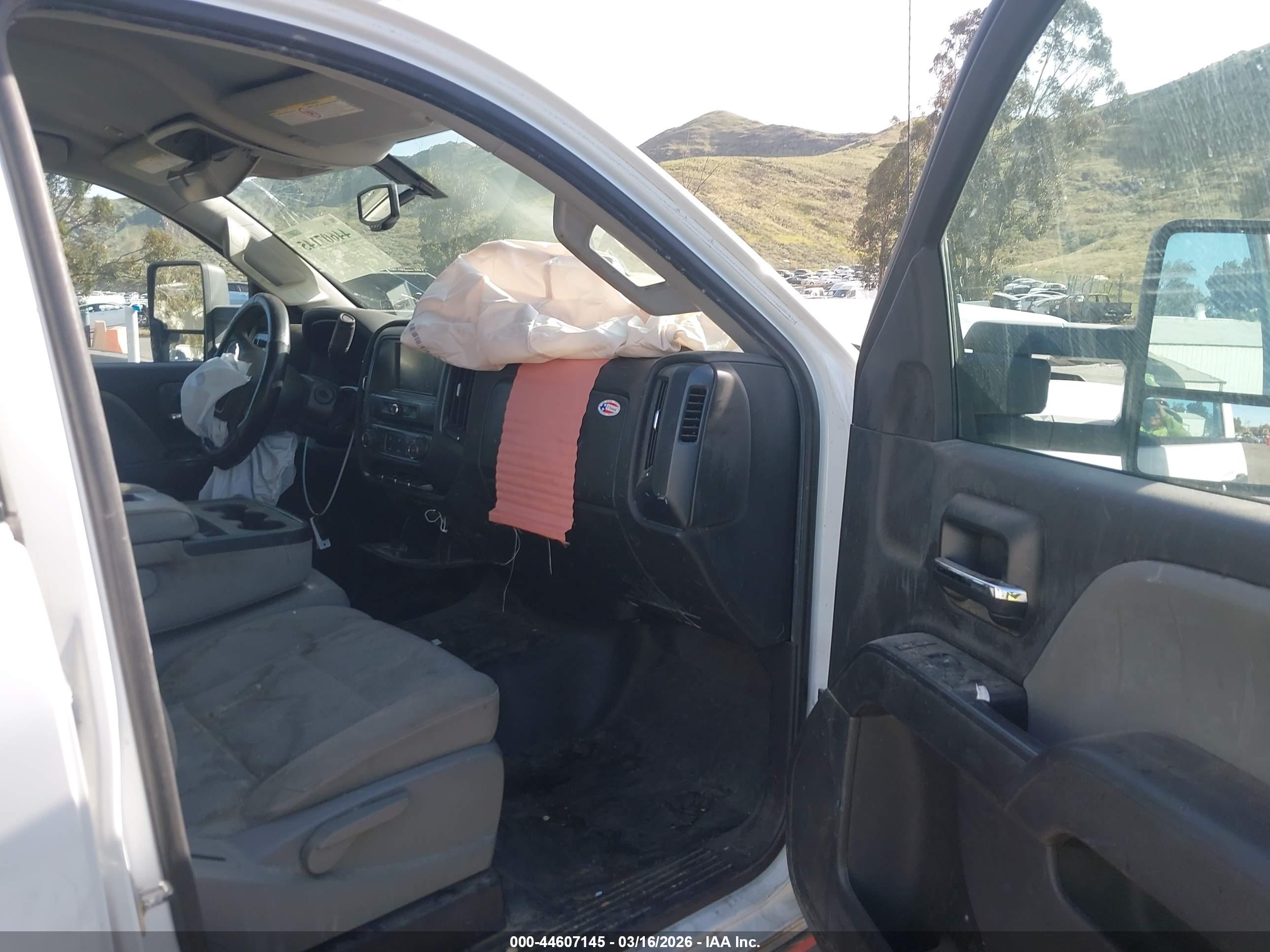 GMC SIERRA image 5