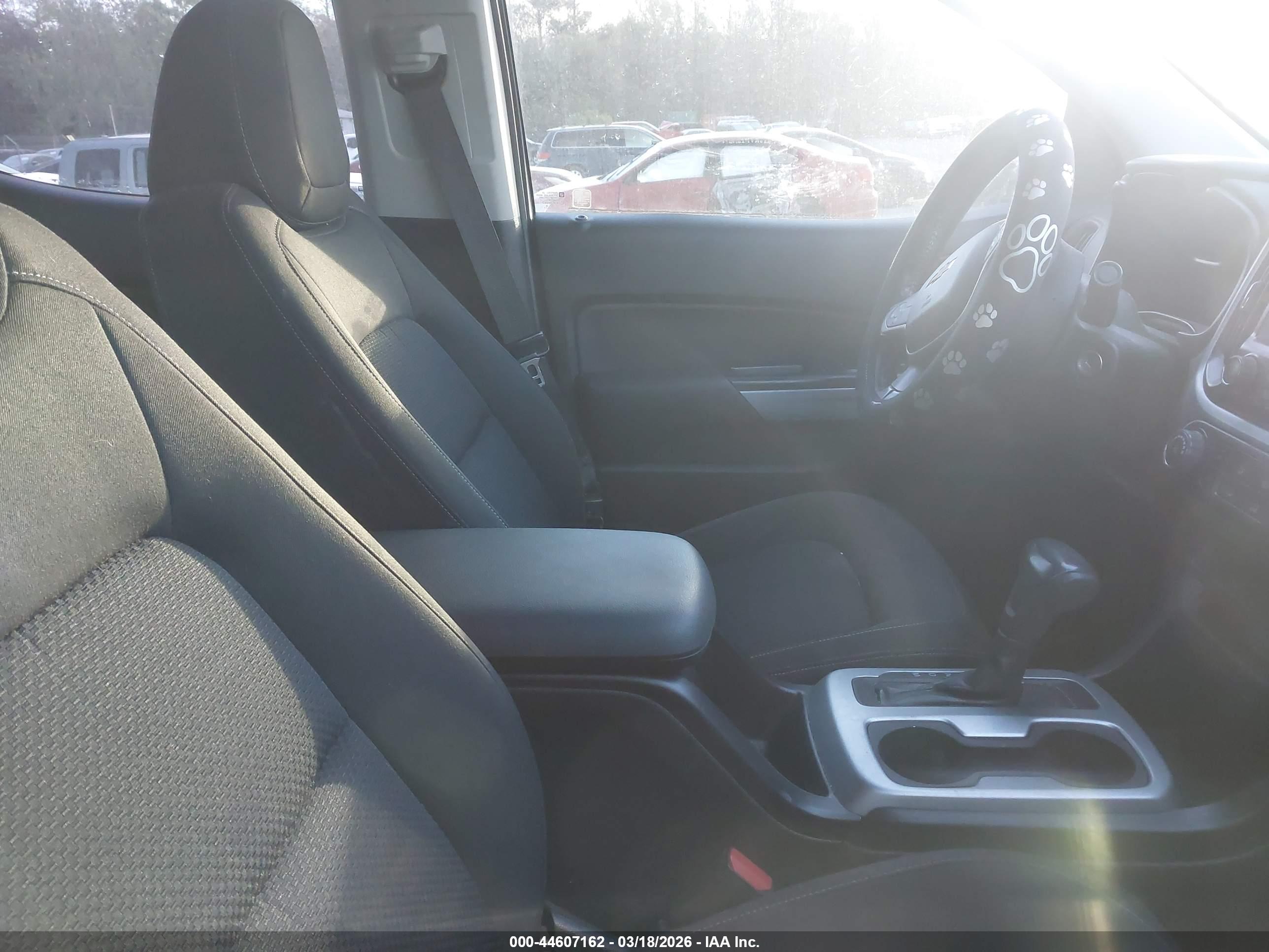 CHEVROLET COLORADO image 5