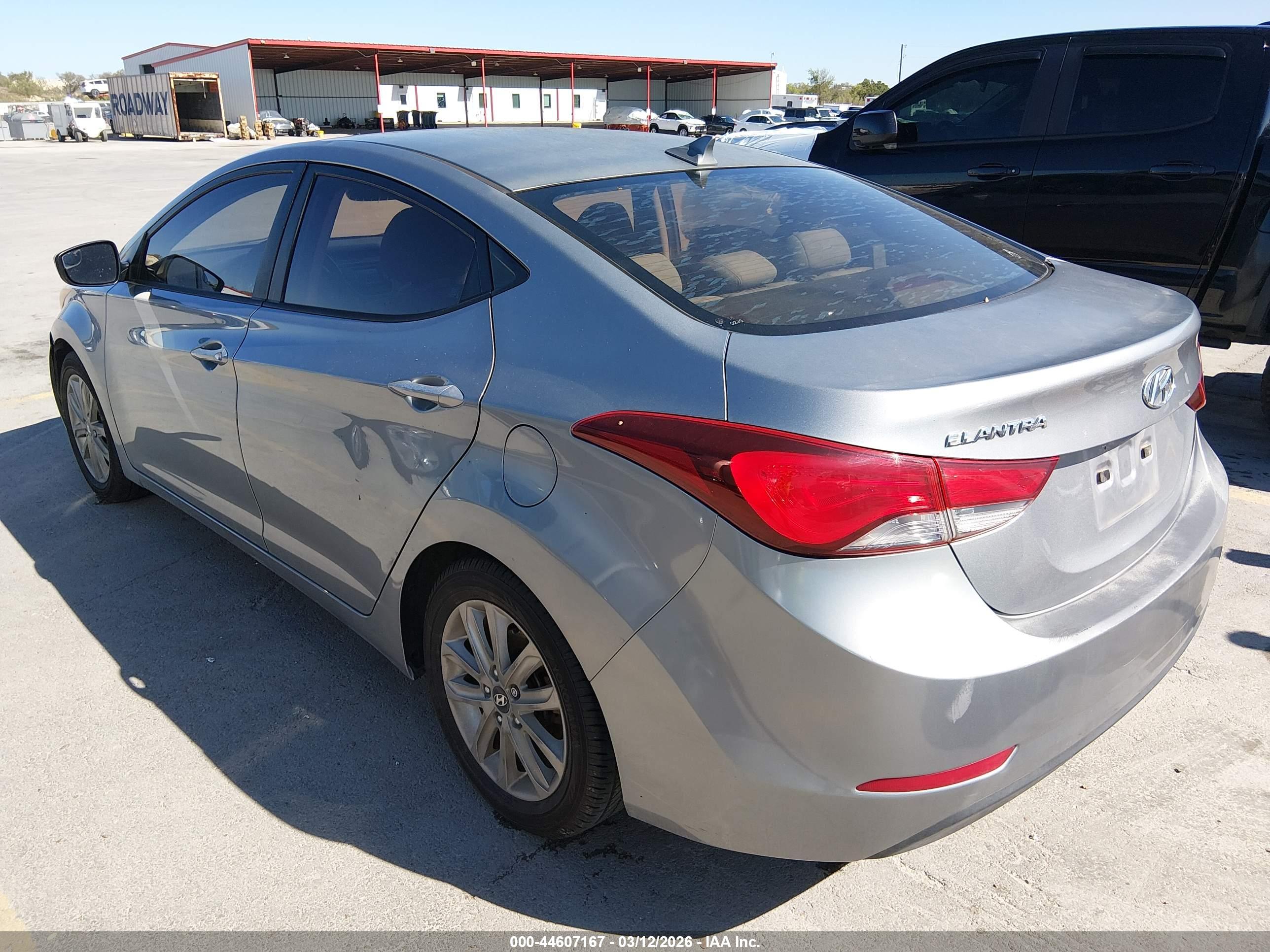 HYUNDAI ELANTRA image 3