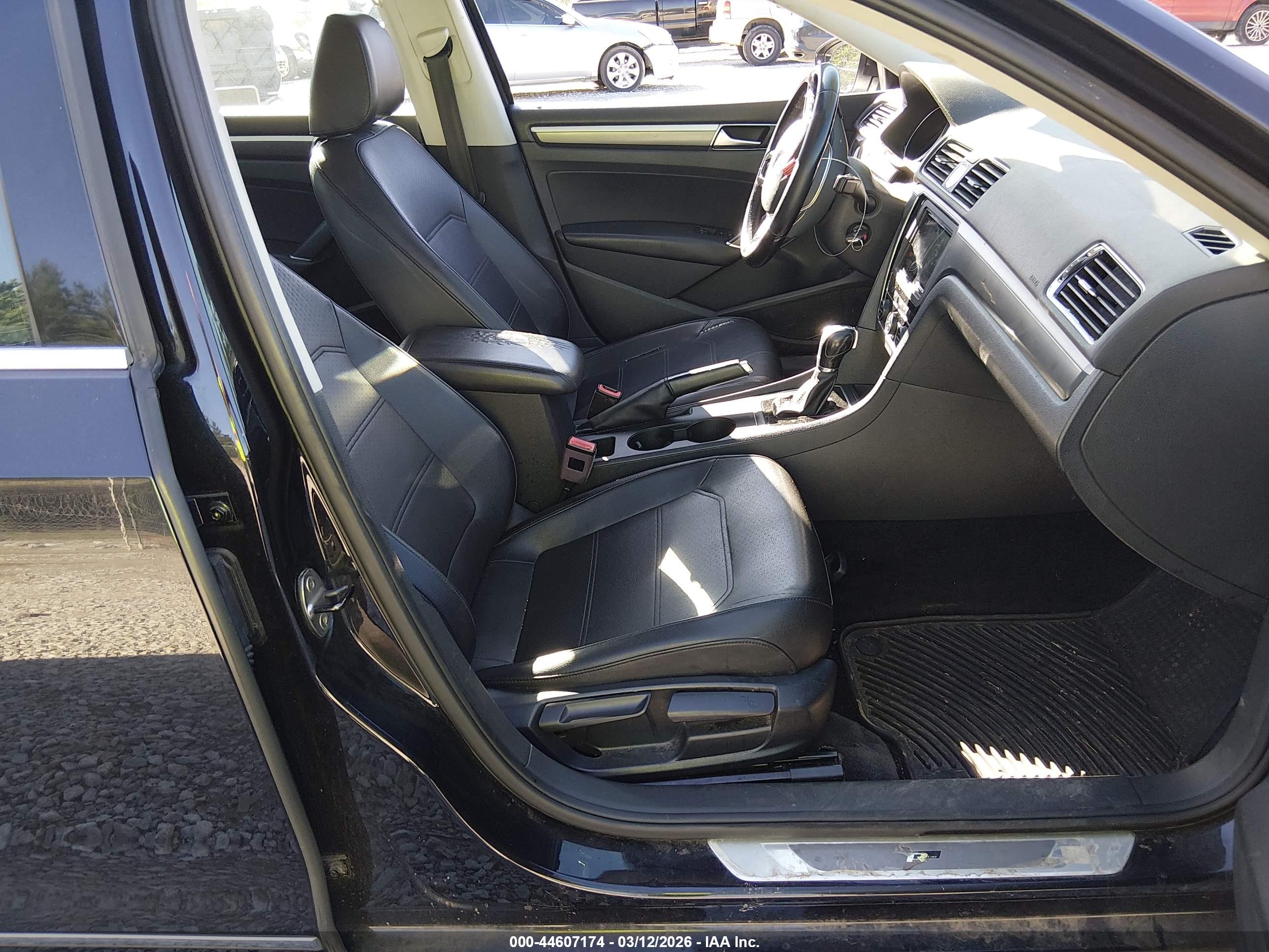 VOLKSWAGEN PASSAT image 5