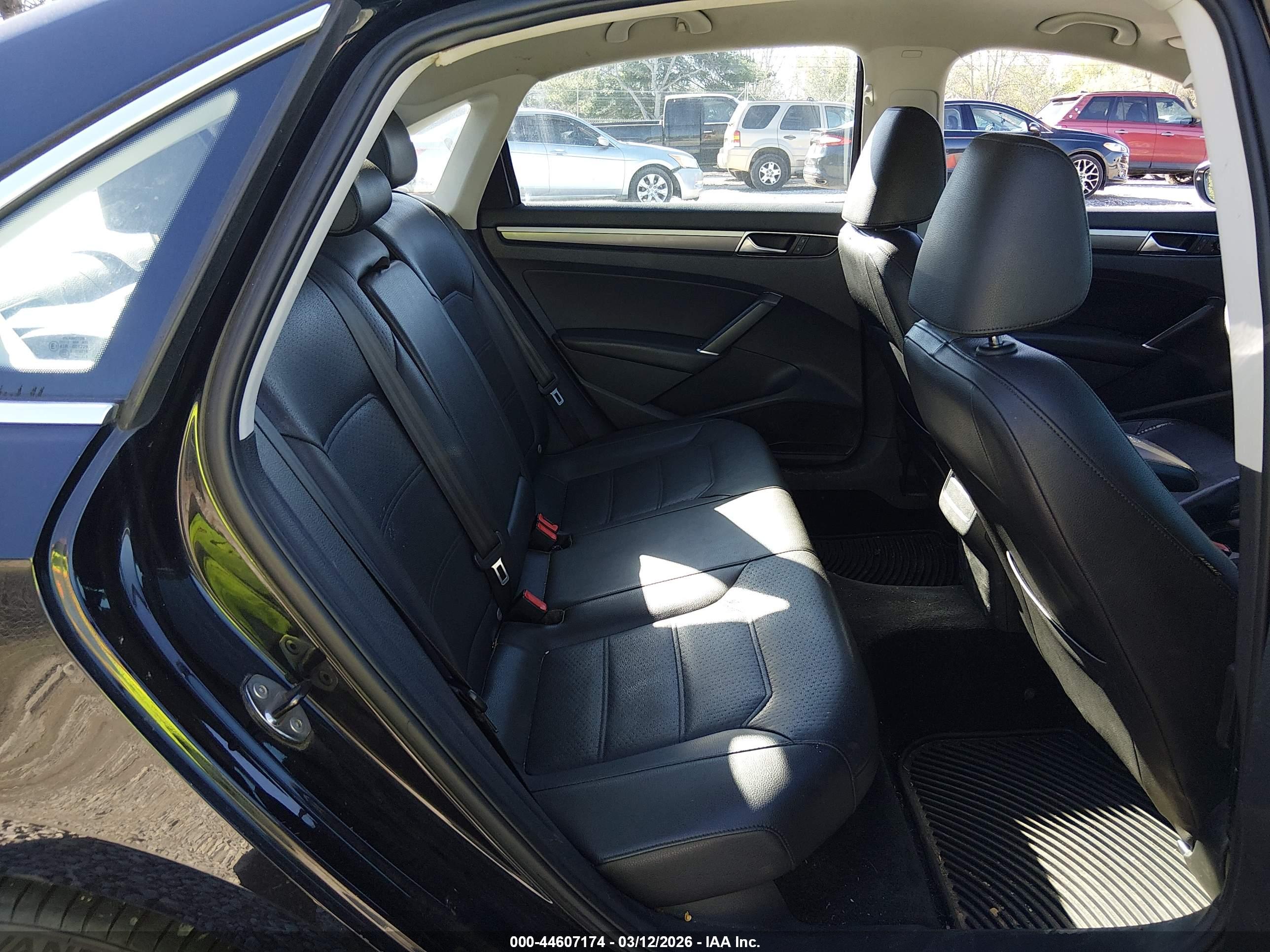 VOLKSWAGEN PASSAT image 8