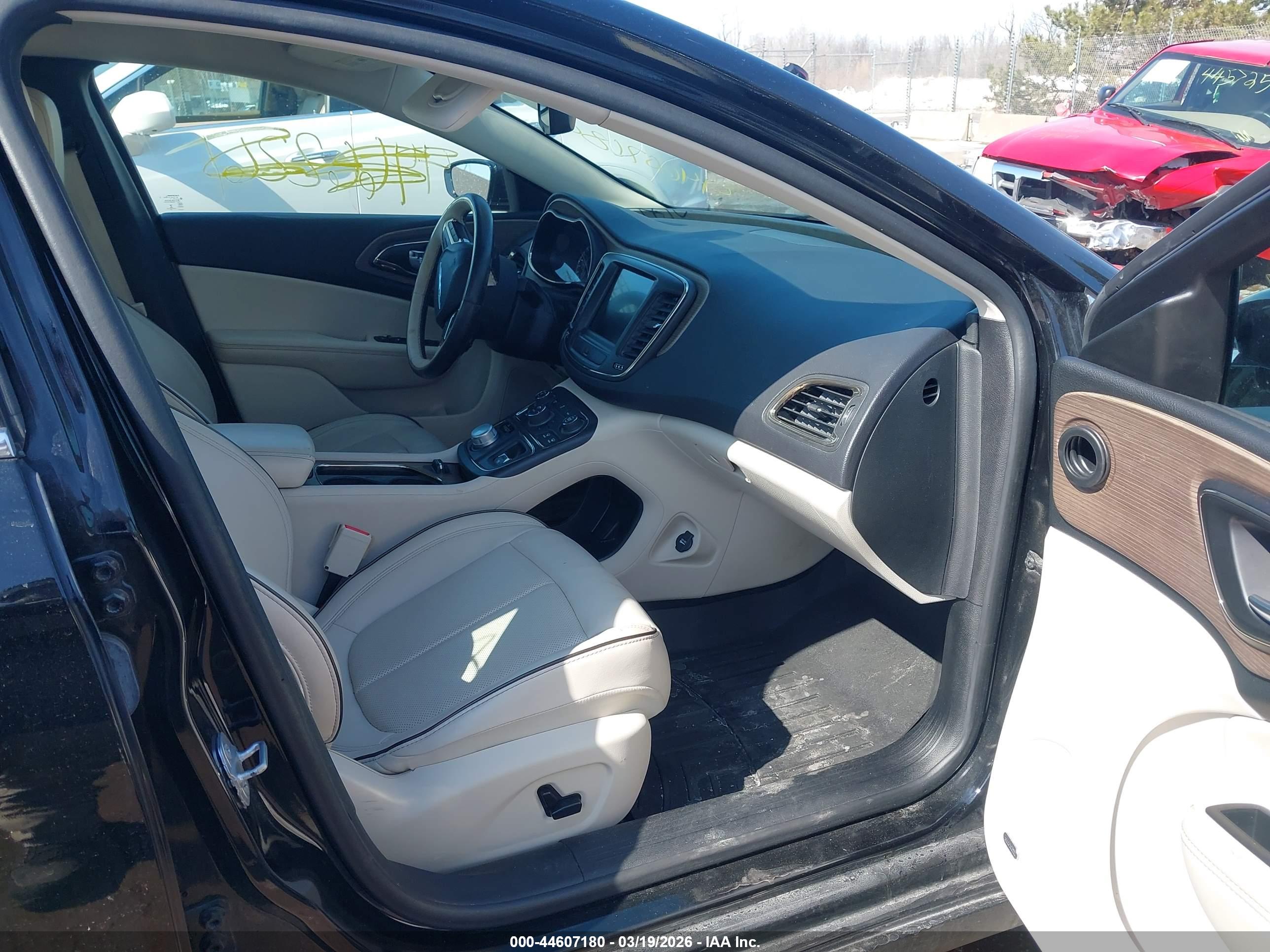 CHRYSLER 200 image 5