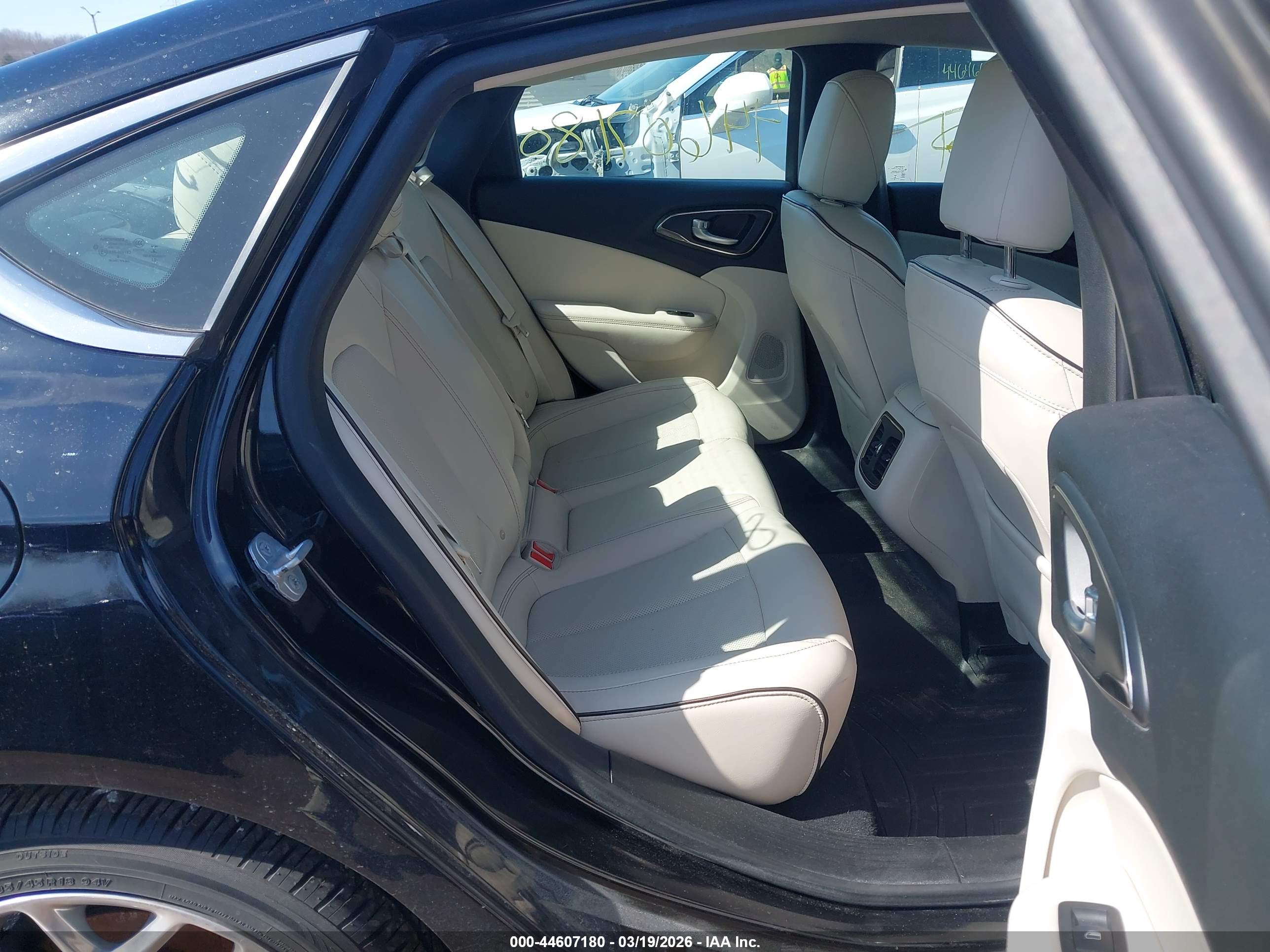 CHRYSLER 200 image 8