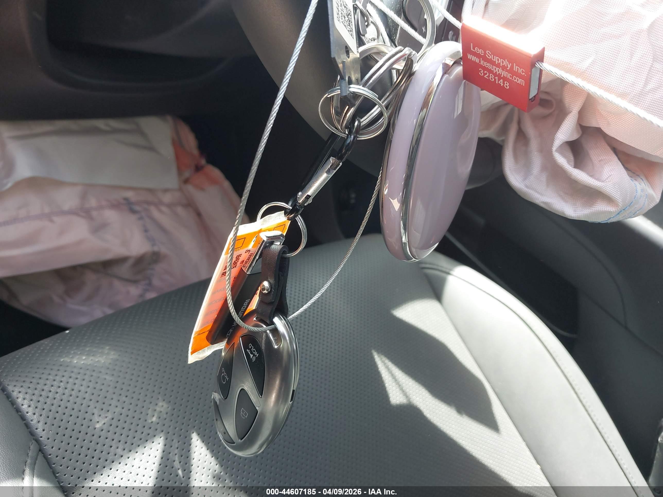 HYUNDAI SANTA image 11
