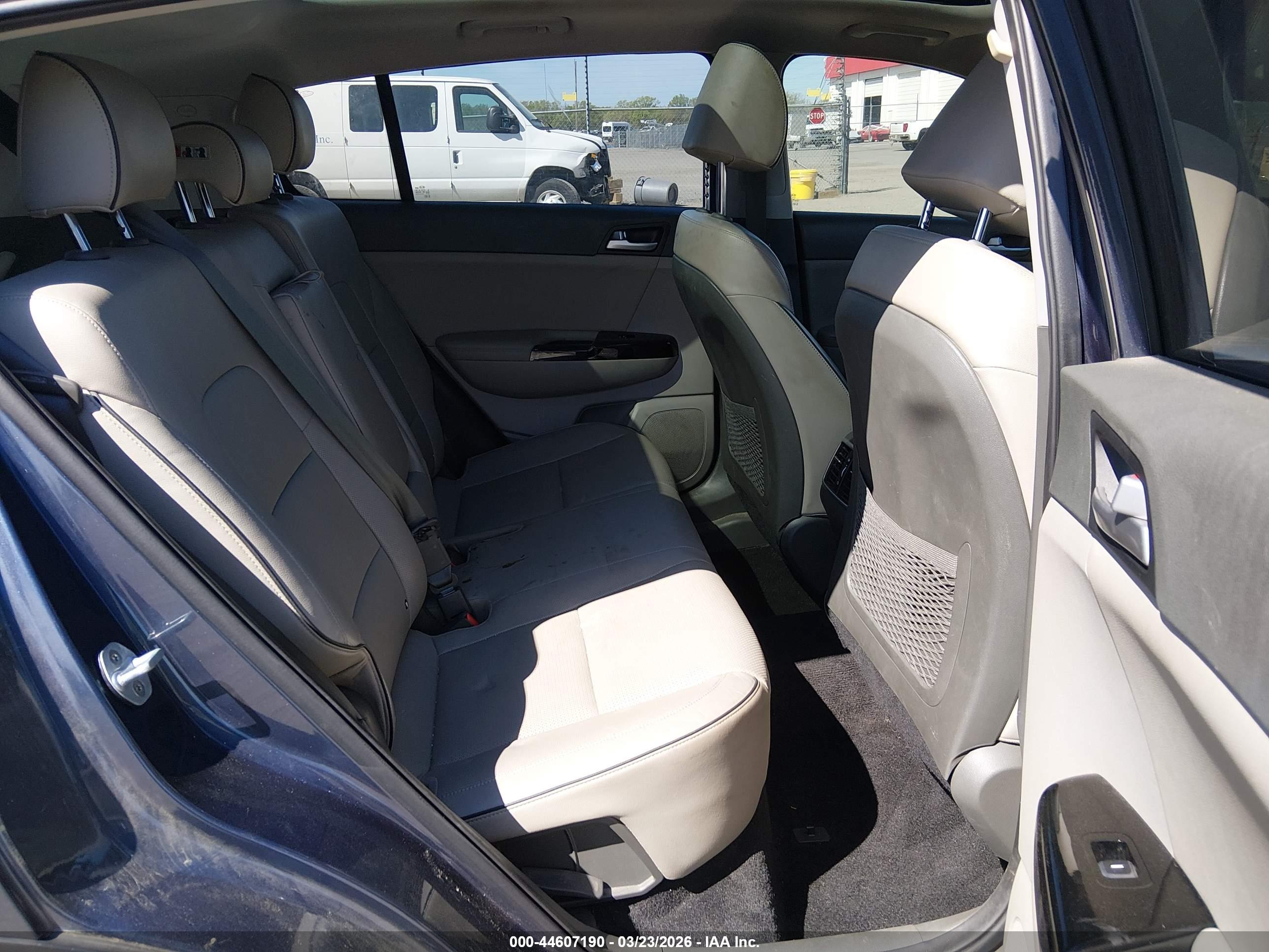 KIA SPORTAGE image 8