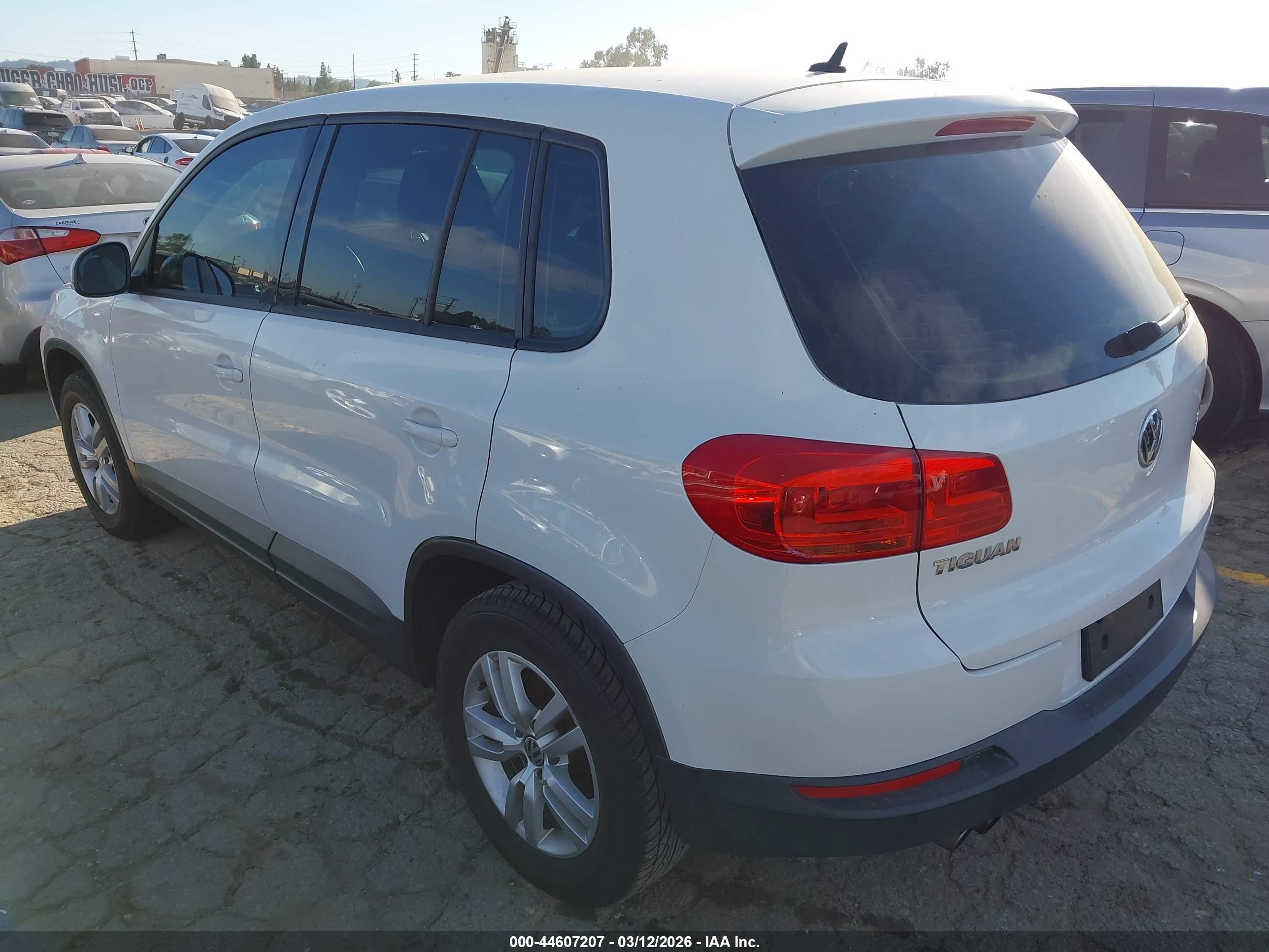 VOLKSWAGEN TIGUAN image 3
