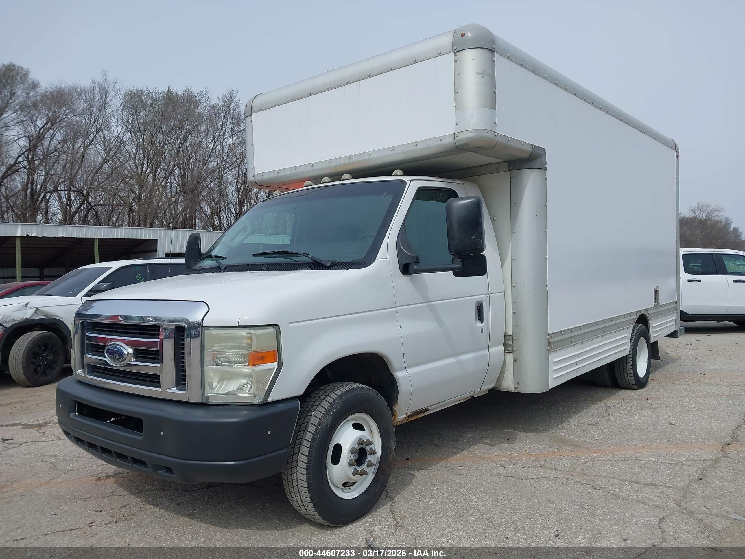 FORD E-450 image 2