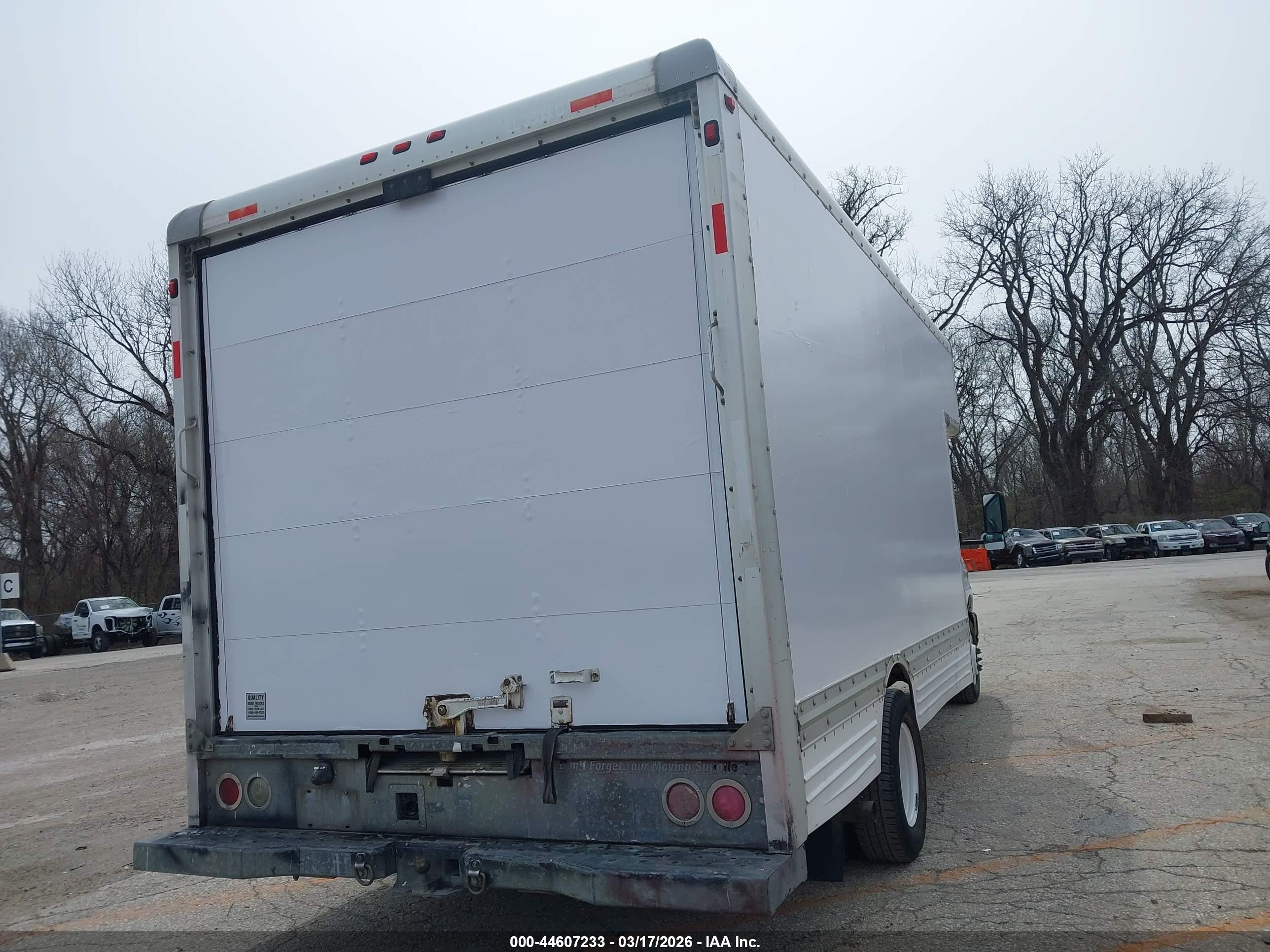 FORD E-450 image 4
