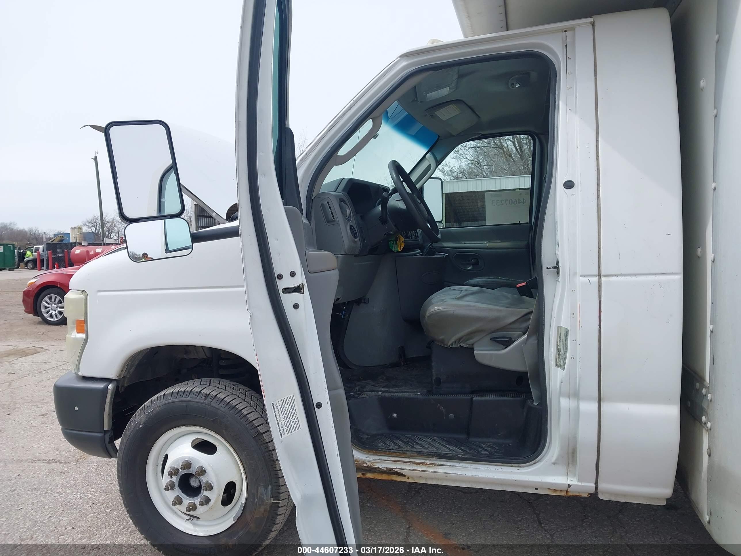 FORD E-450 image 7