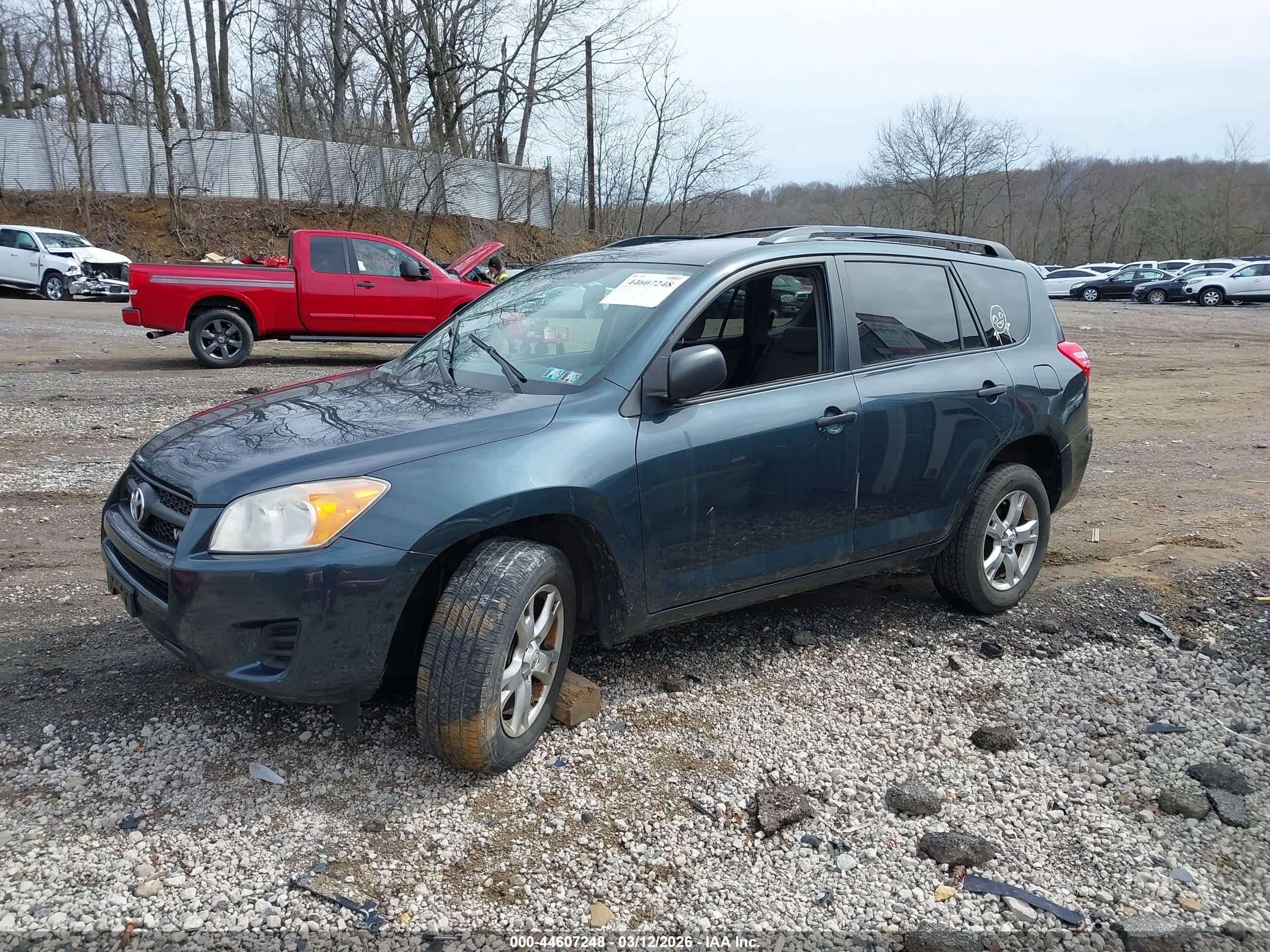 TOYOTA RAV4 image 2