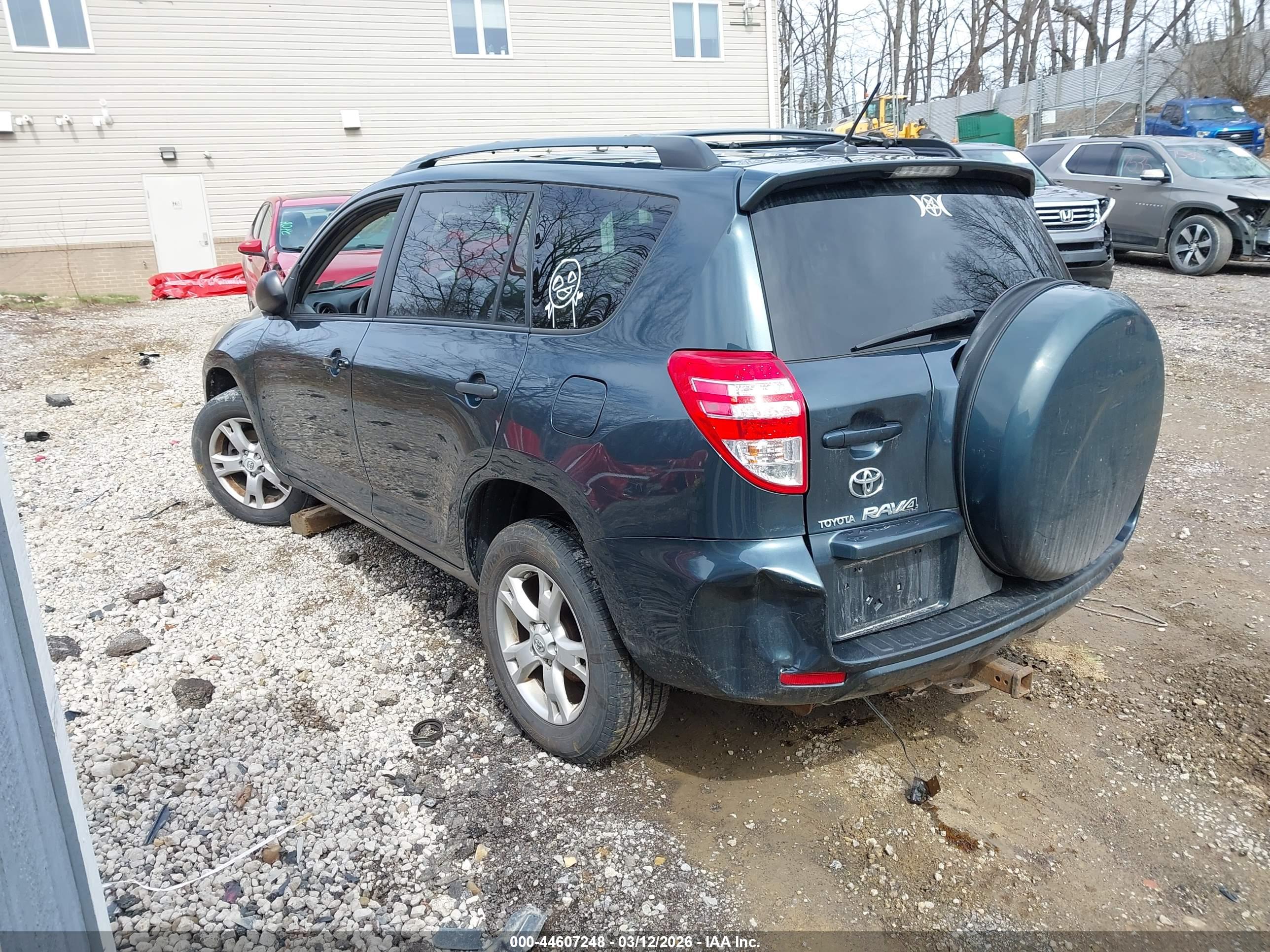 TOYOTA RAV4 image 3