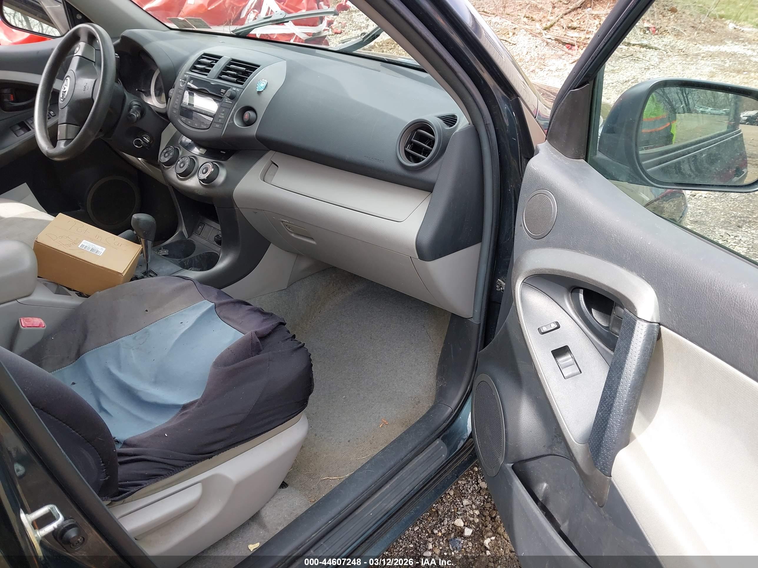 TOYOTA RAV4 image 5