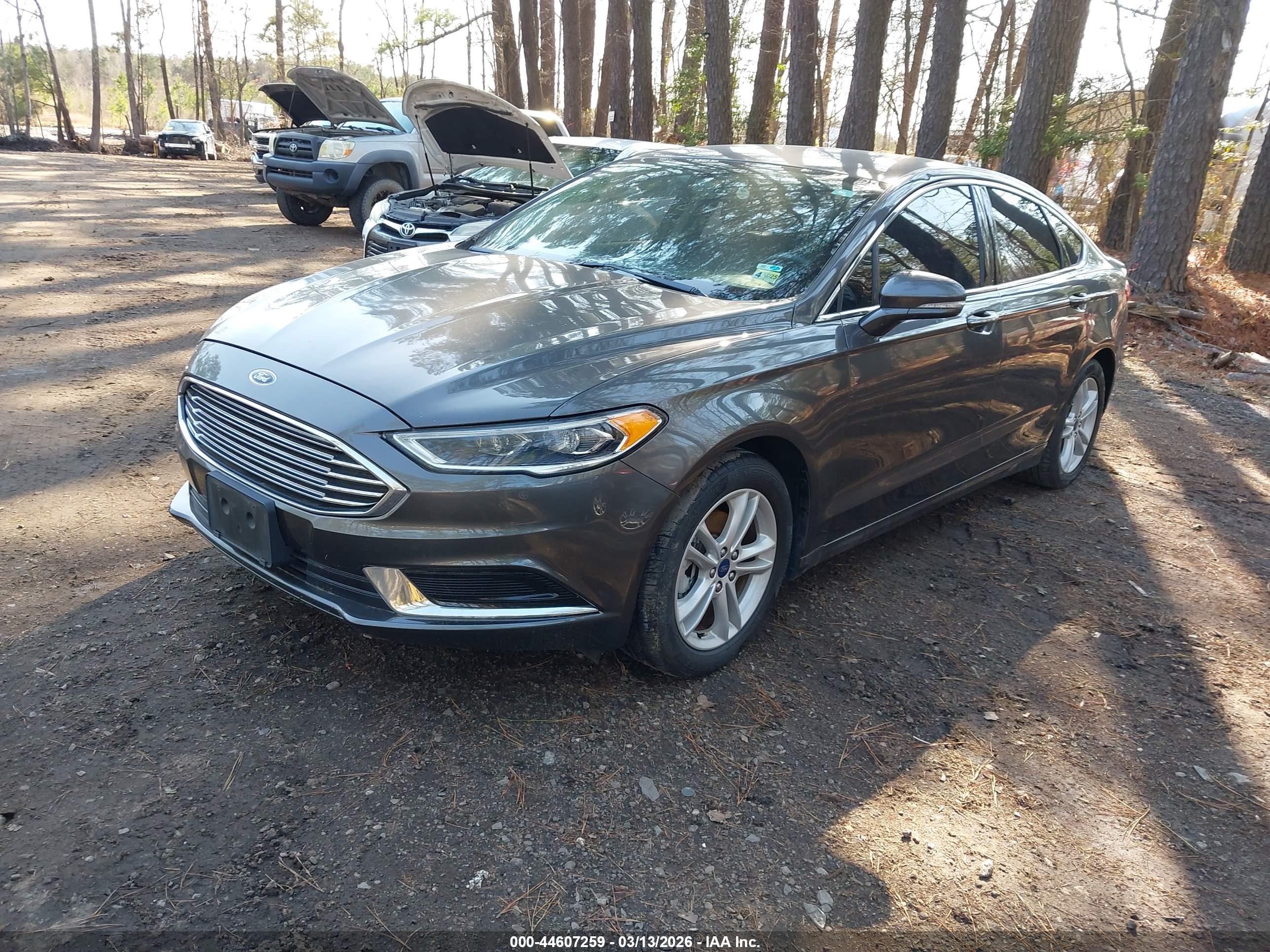 FORD FUSION image 2