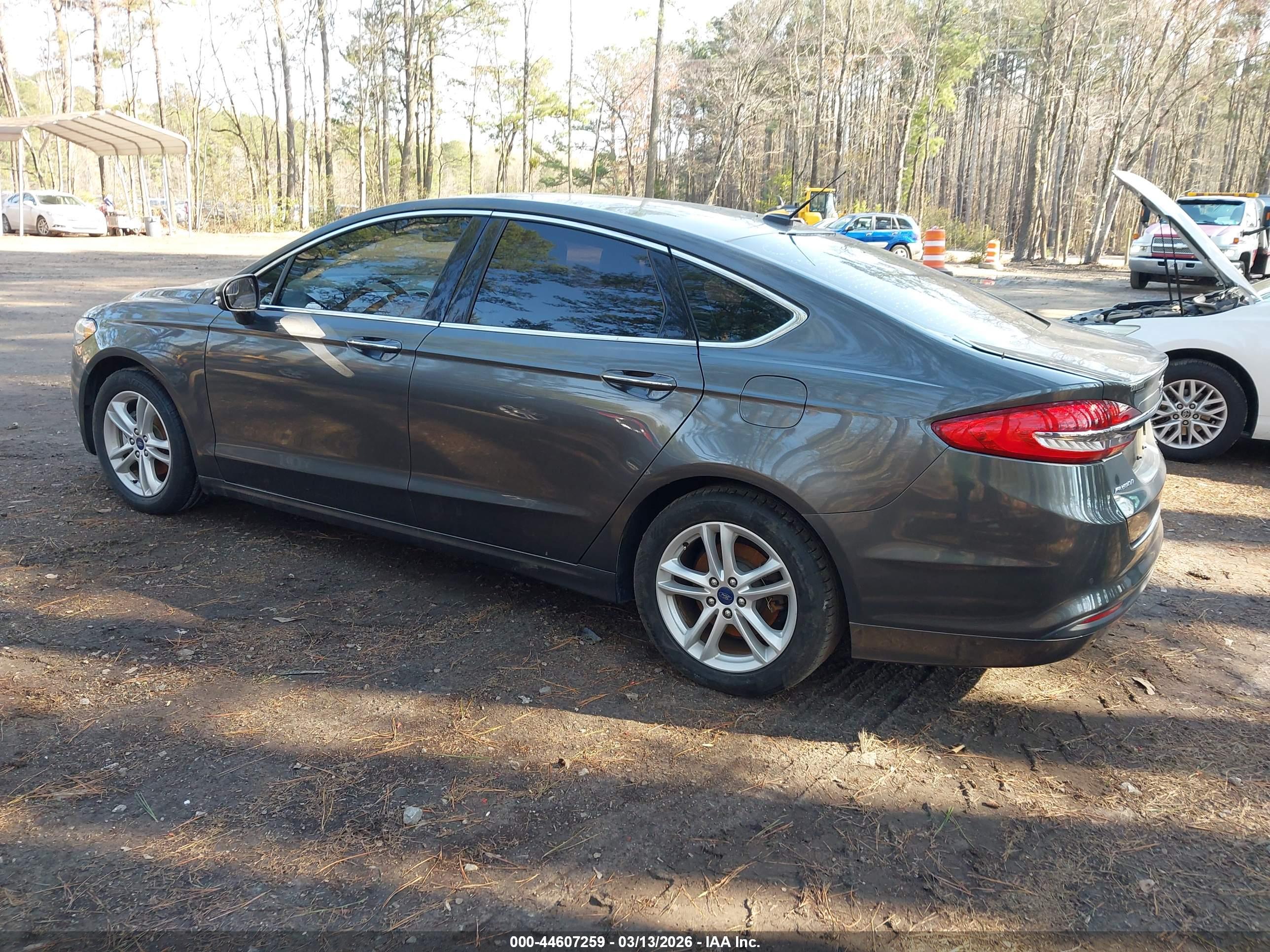 FORD FUSION image 3